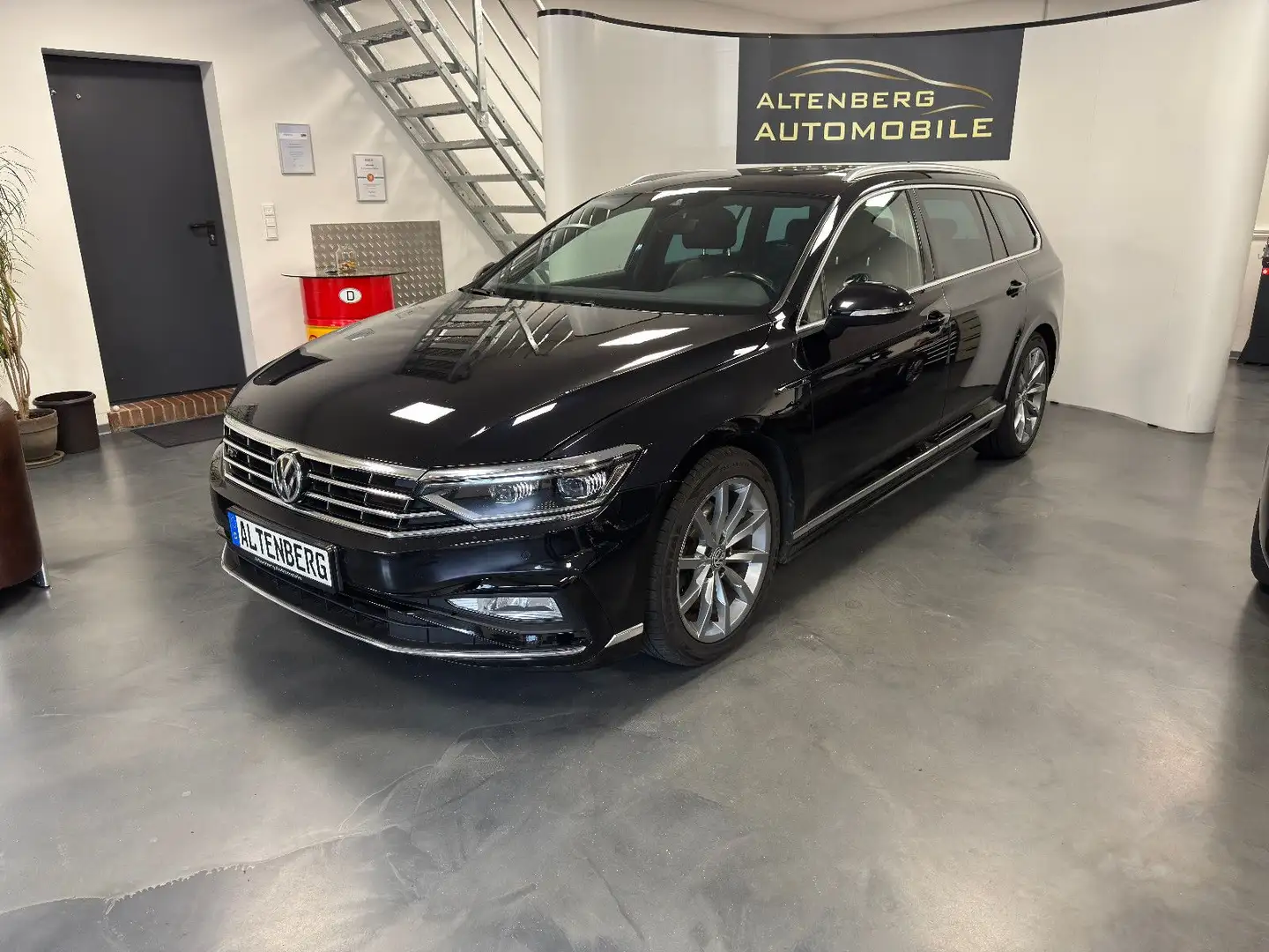 Volkswagen Passat Variant Passat R-Line 4Motion Kamera ACC Matrix Dynaudio Schwarz - 2