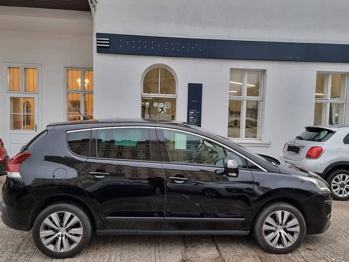 Peugeot 3008 1,6 BlueHDi 120 S&S Allure Schwarz - 2