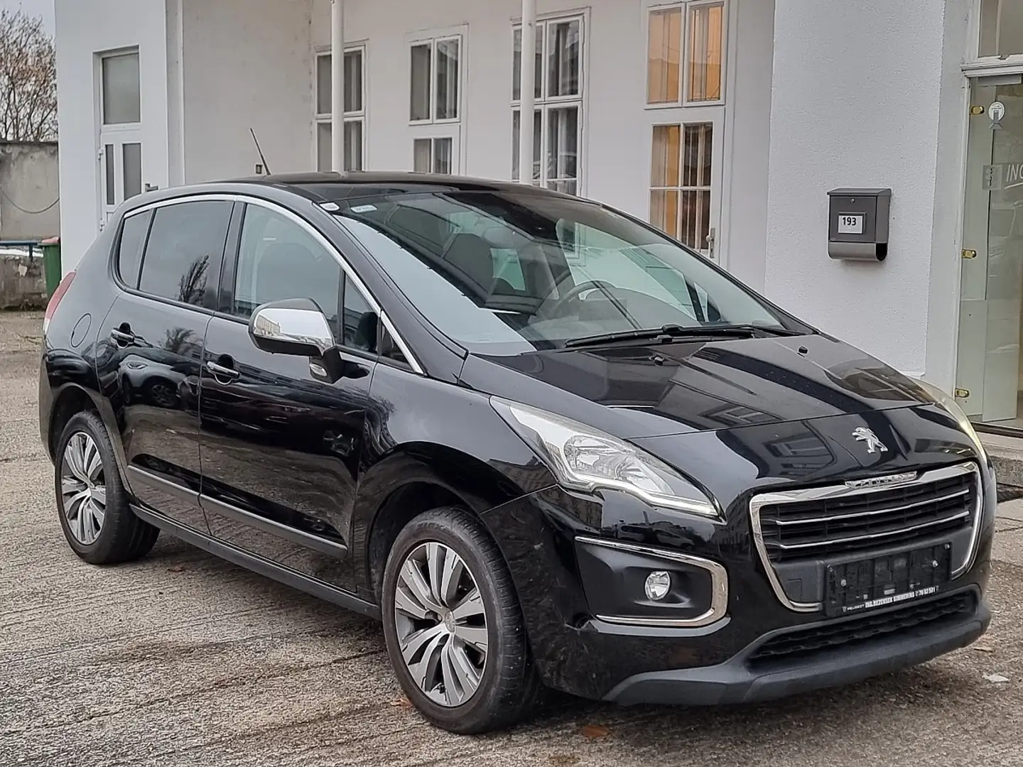Peugeot 3008 1,6 BlueHDi 120 S&S Allure Schwarz - 1
