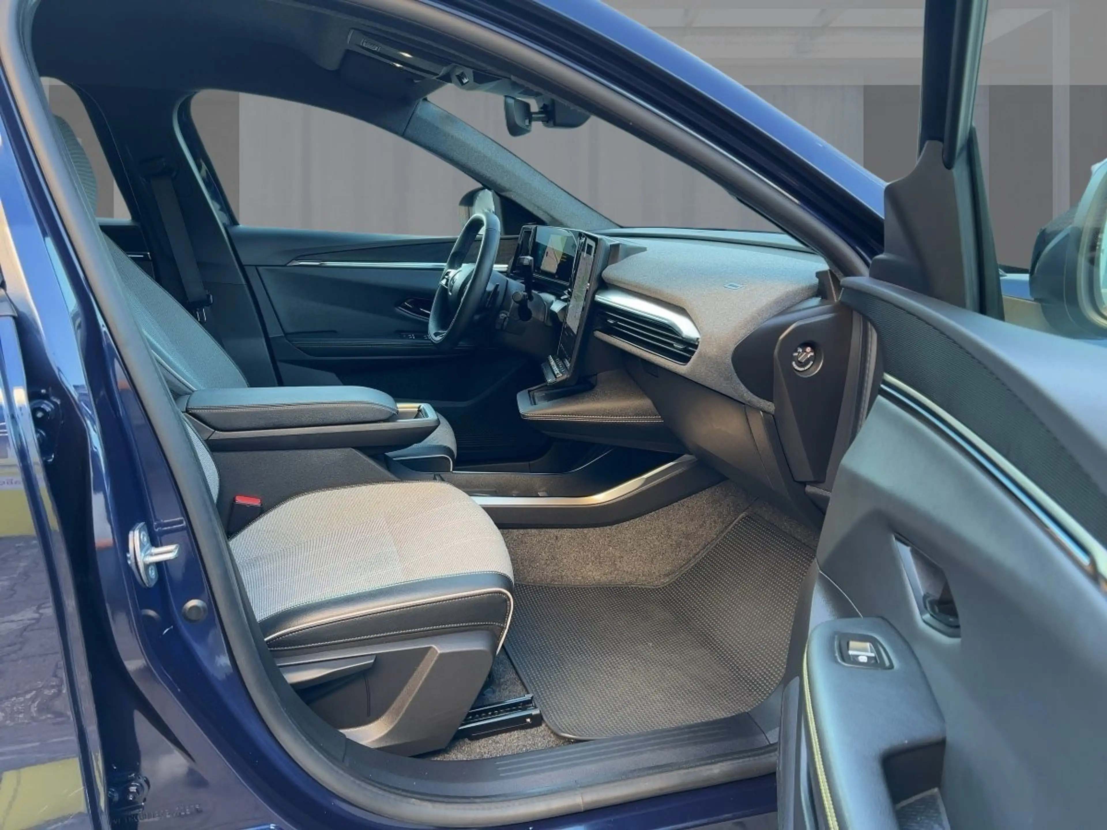 Renault Scenic Techno 220 Long Range — photo 8
