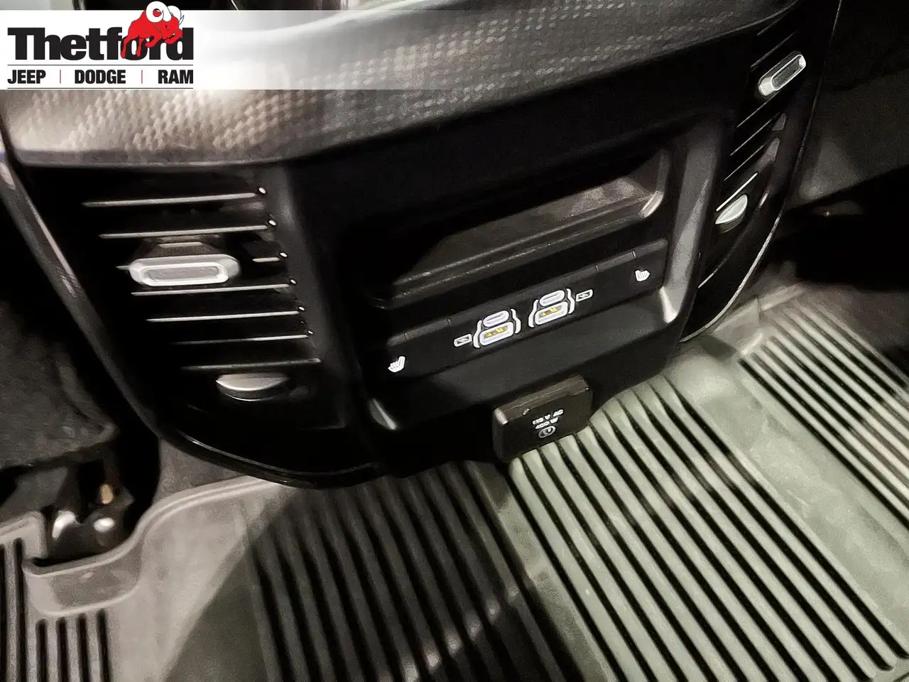 RAM 2500 снимка RAM 2500