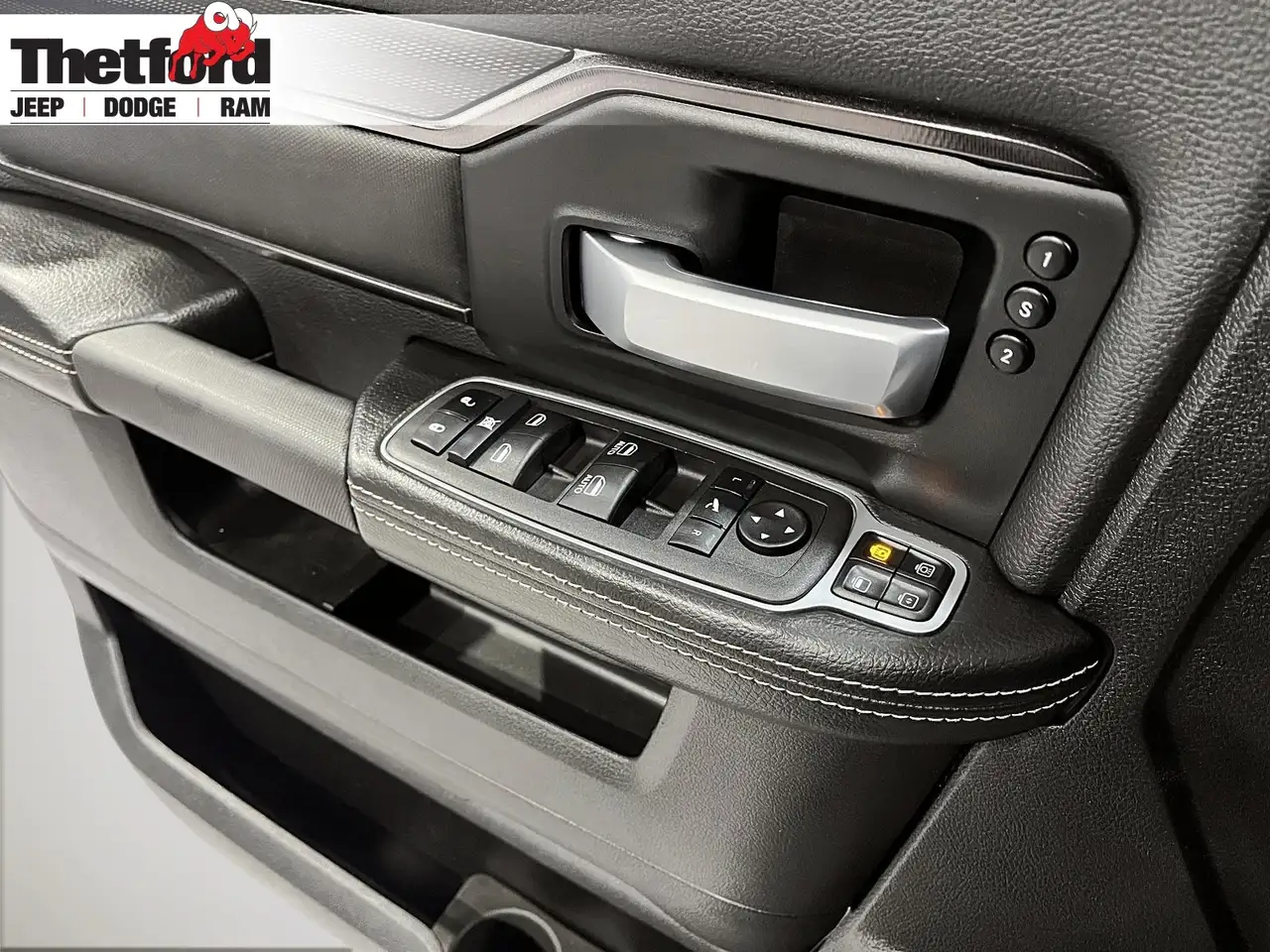 RAM 2500 снимка RAM 2500