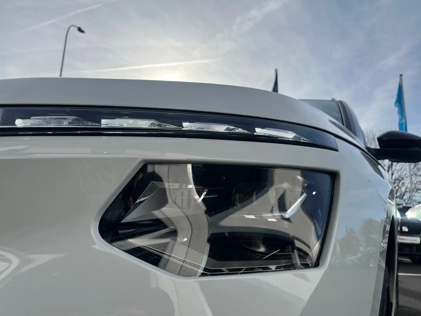 Skoda Kamiq Monte Carlo DSG Weiß - 2