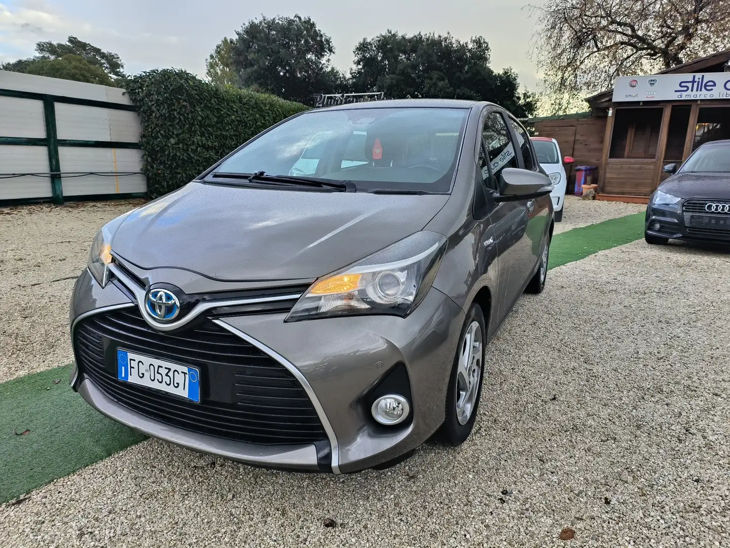 Toyota Yaris 5p 1.5h Active my16 Unico proprietario Grigio - 1