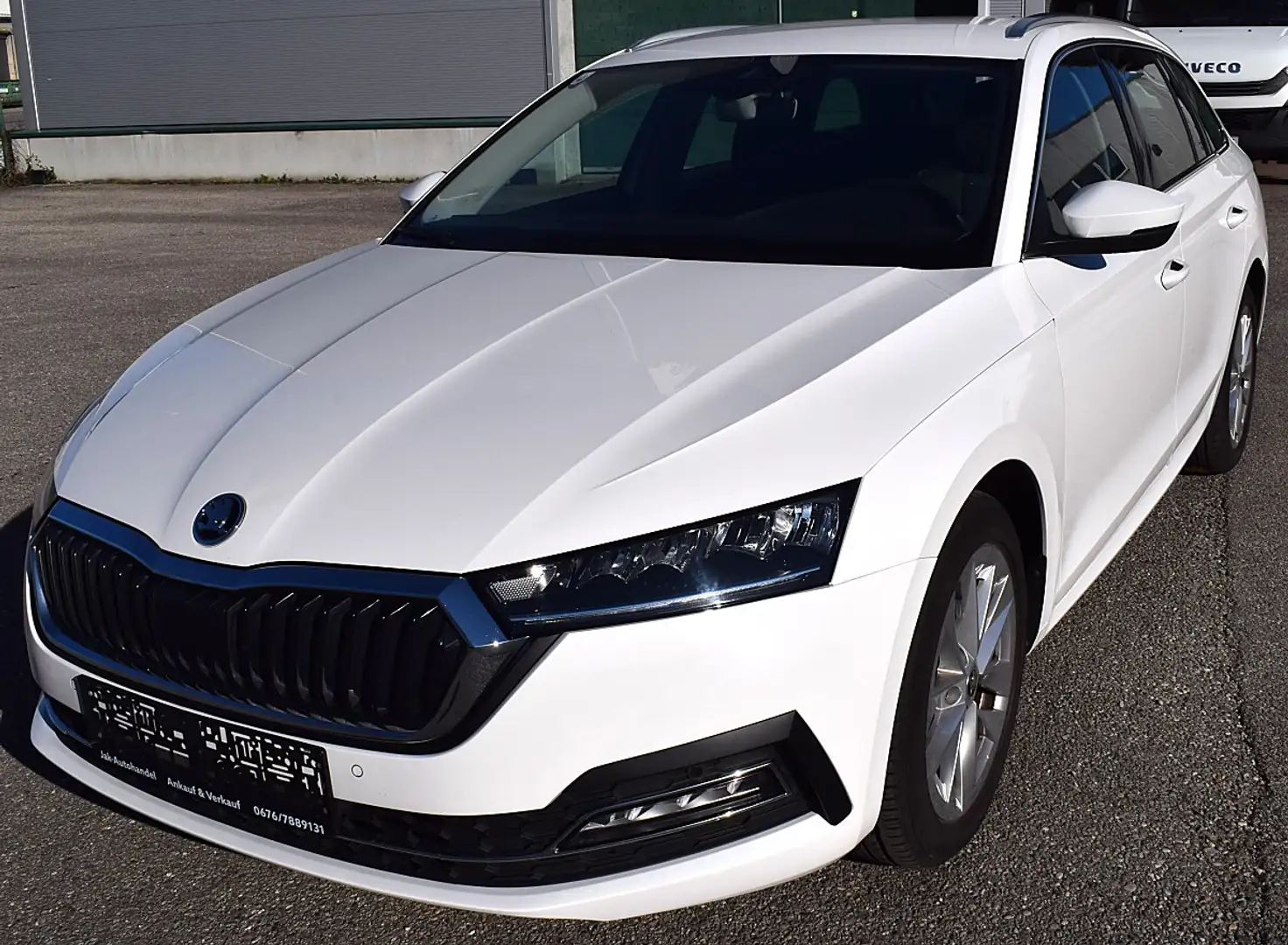 Skoda Octavia Combi 2,0 TDI Premium DSG Weiß - 1