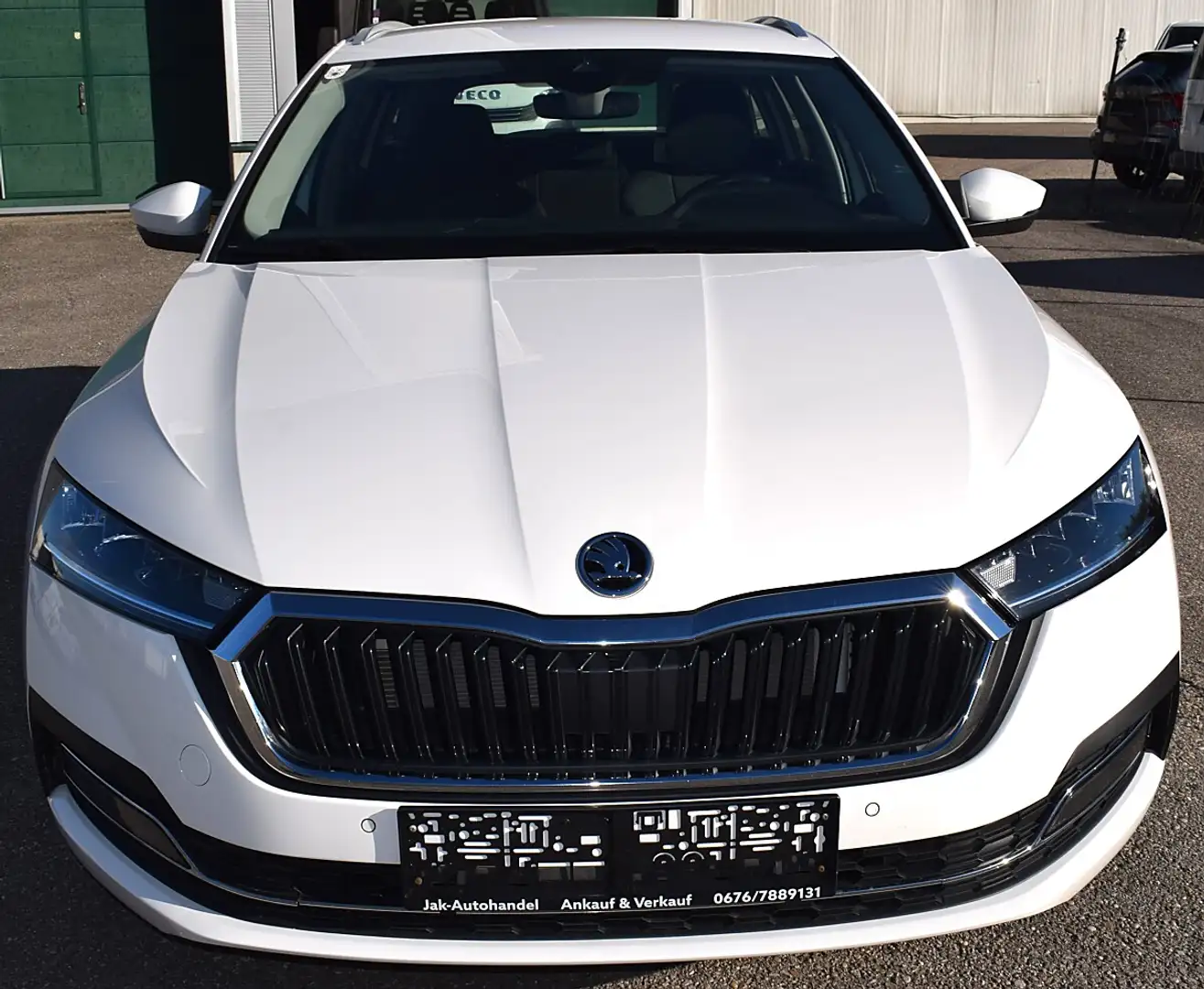Skoda Octavia Combi 2,0 TDI Premium DSG Weiß - 2
