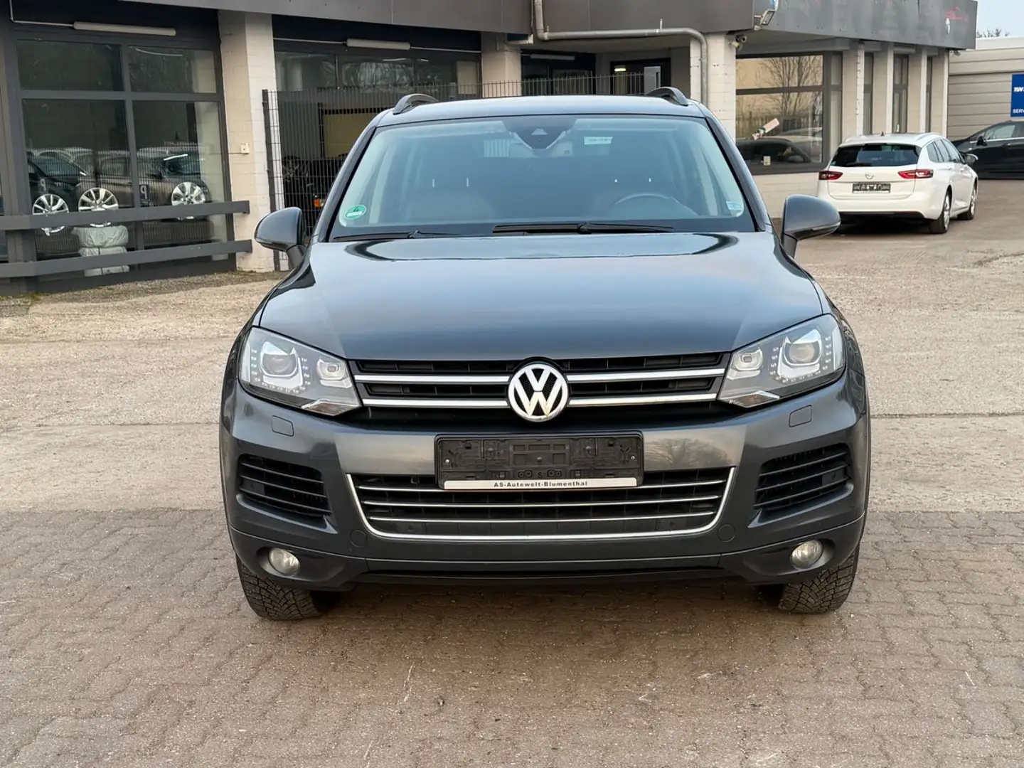 Volkswagen Touareg V6 TDI BMT 2.HAND Grau - 2
