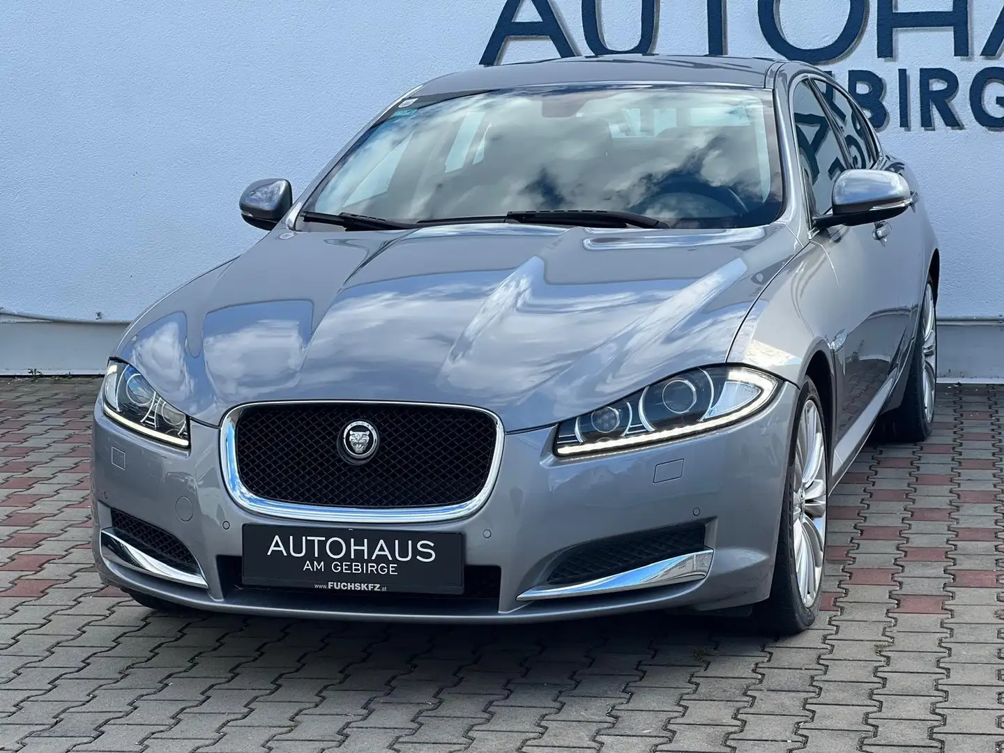 Jaguar XF Grau - 2