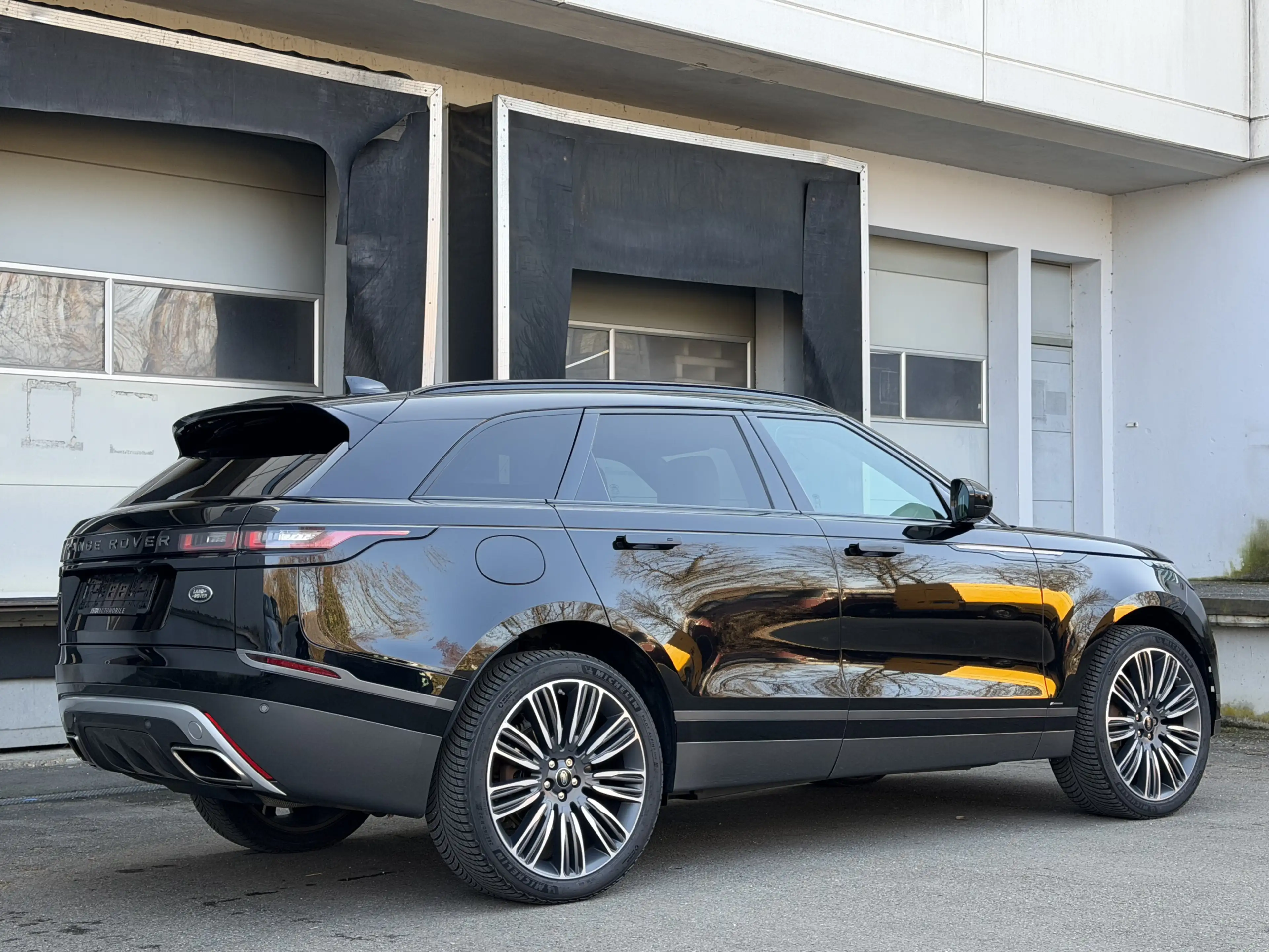 Land Rover Range Rover Velar R-Dynamic S LED Pano Kamera 22 — photo 6