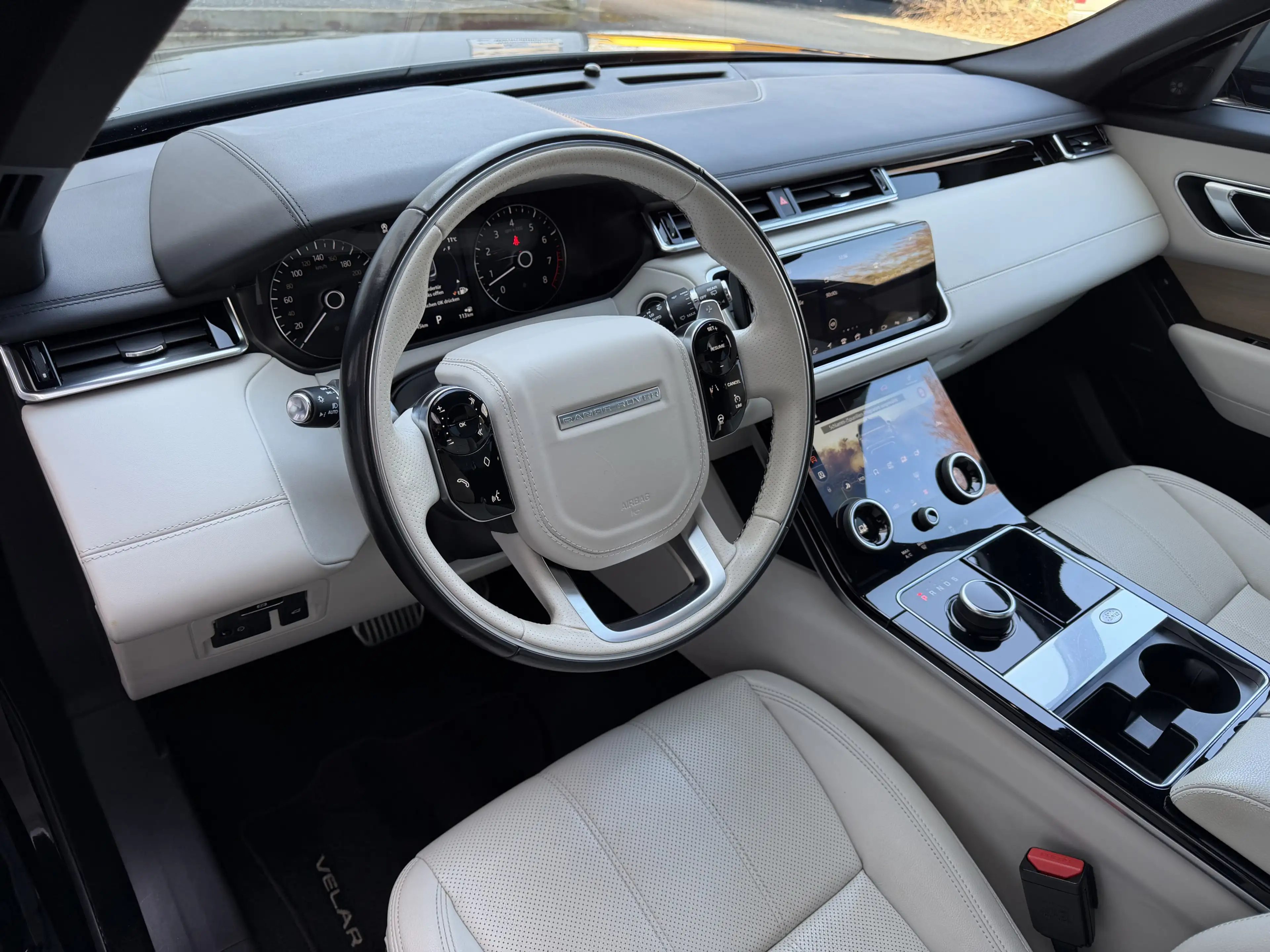 Land Rover Range Rover Velar R-Dynamic S LED Pano Kamera 22 — photo 12