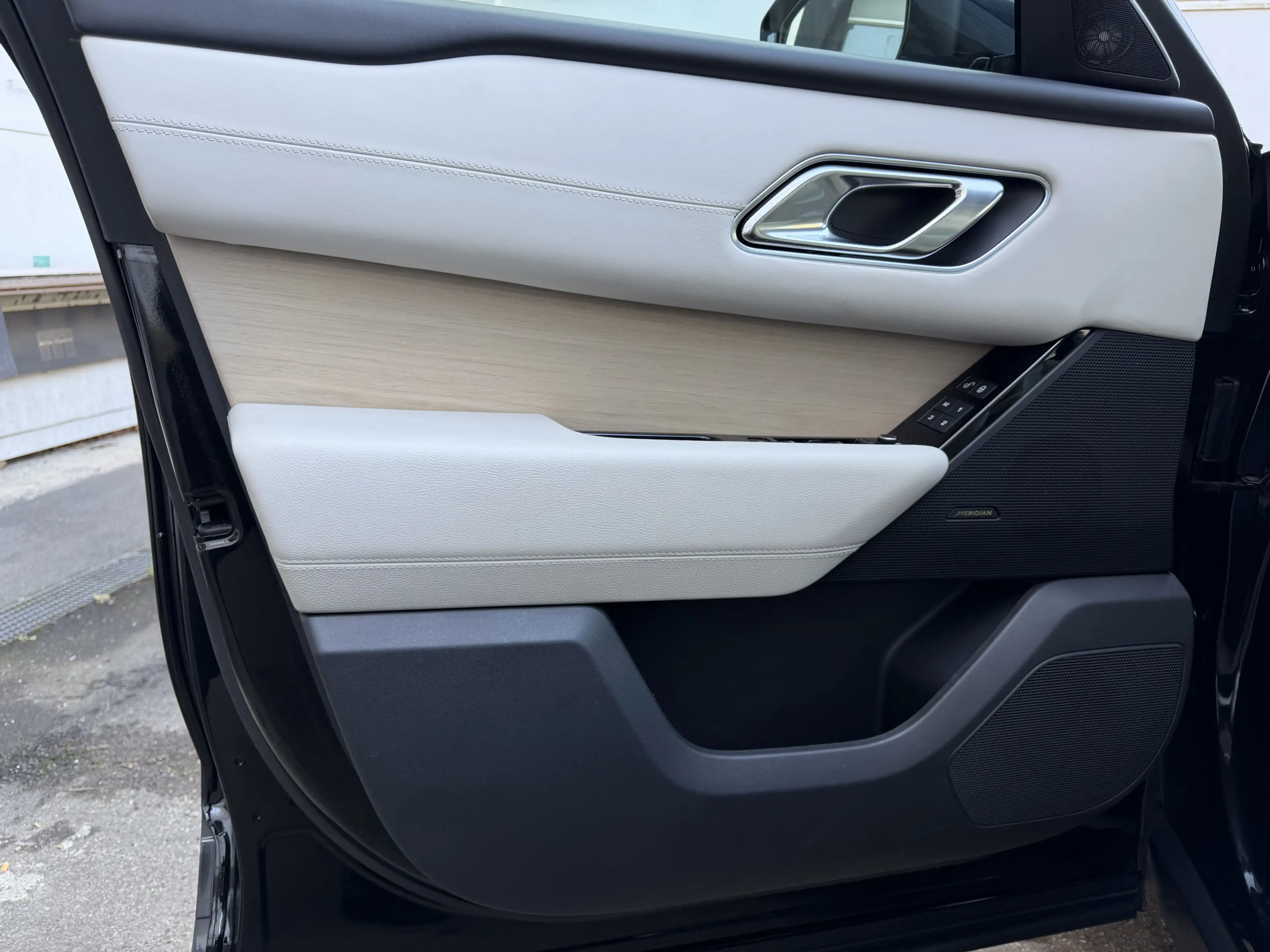 Land Rover Range Rover Velar R-Dynamic S LED Pano Kamera 22 — photo 11