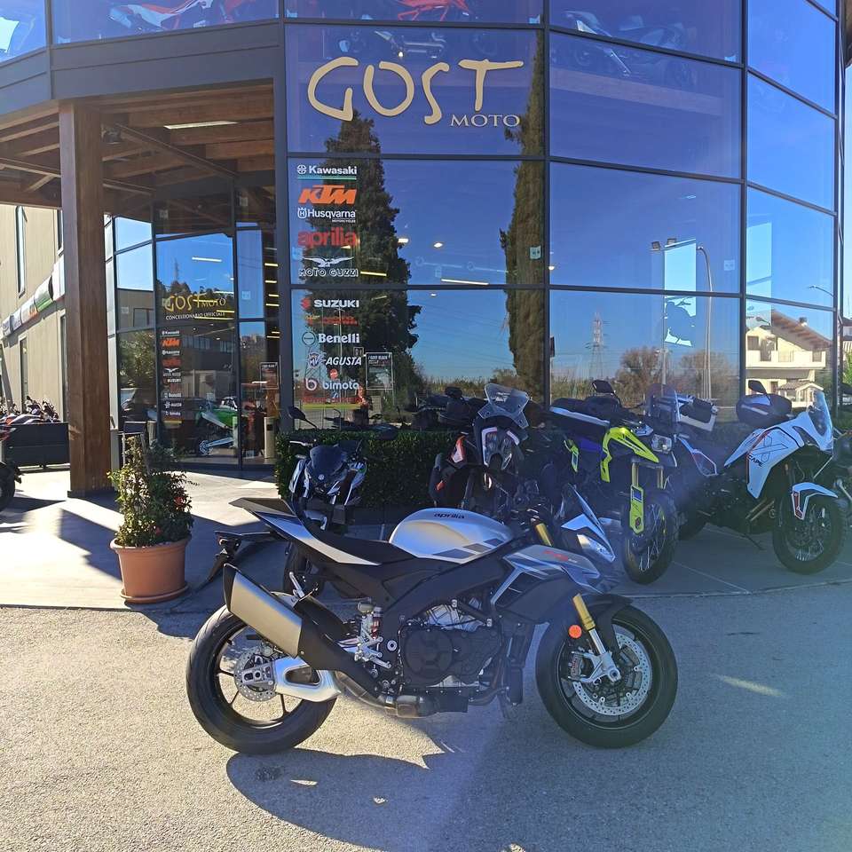 Aprilia Tuono Shark Grey