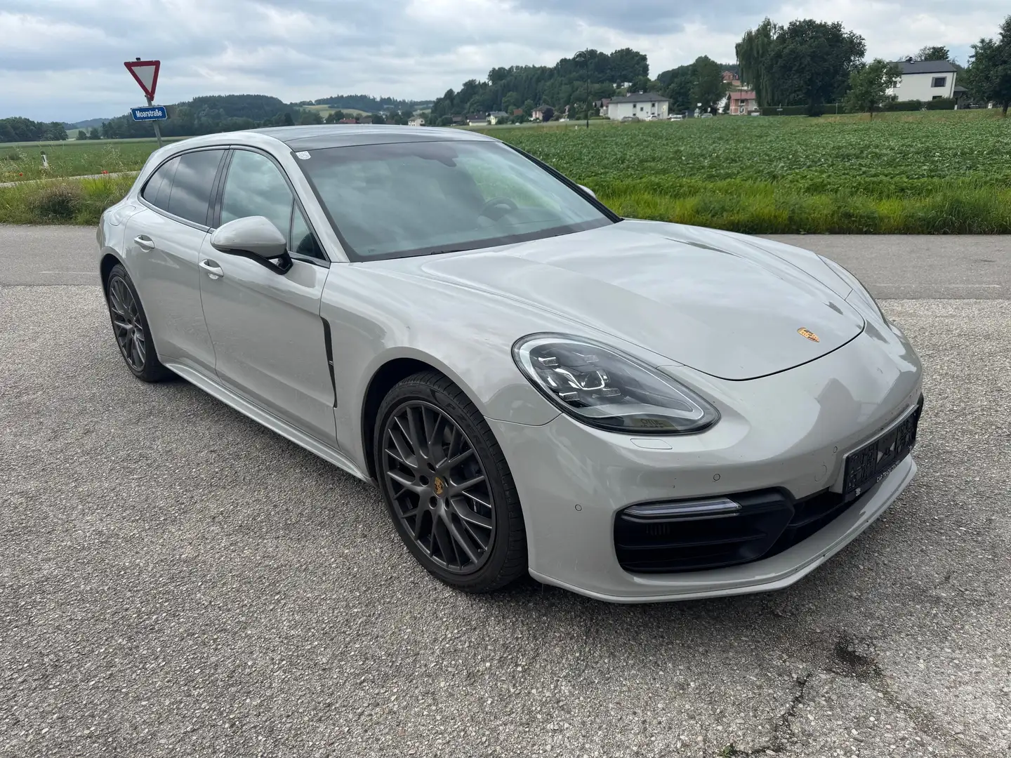 Porsche Panamera 4 E-Hybrid PHEV Sport Turismo Aut. Grau - 2