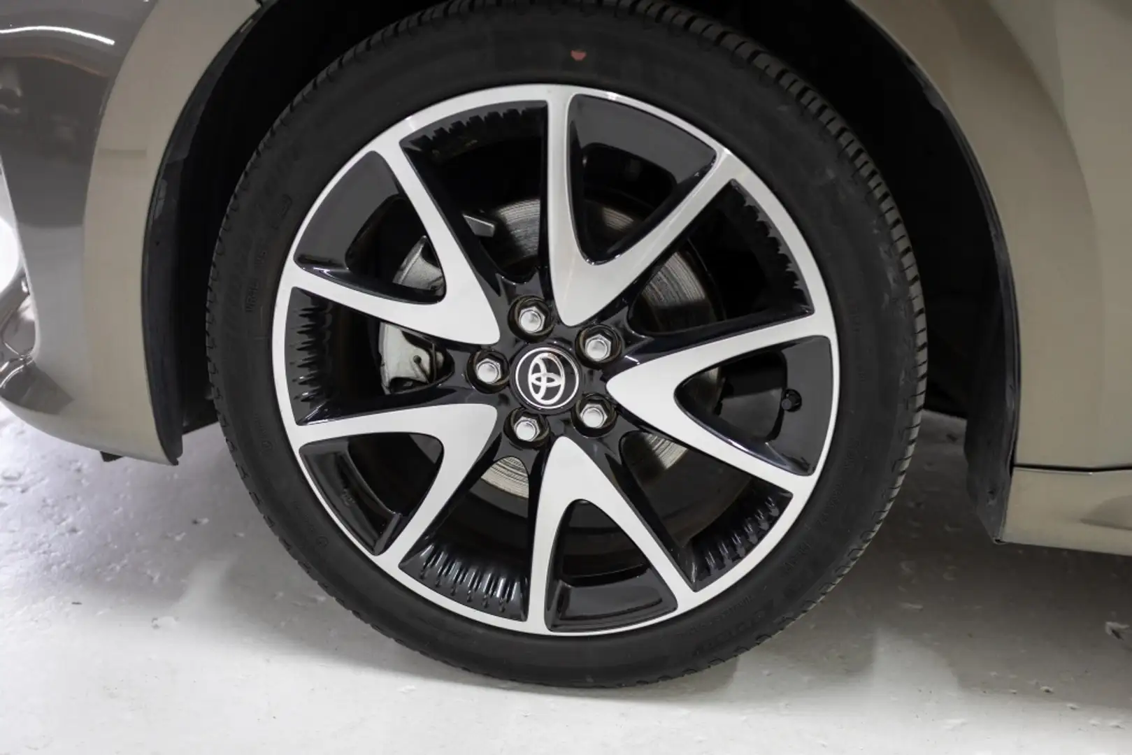 Toyota Yaris 120H 1.5 Style Plus Beige - 2