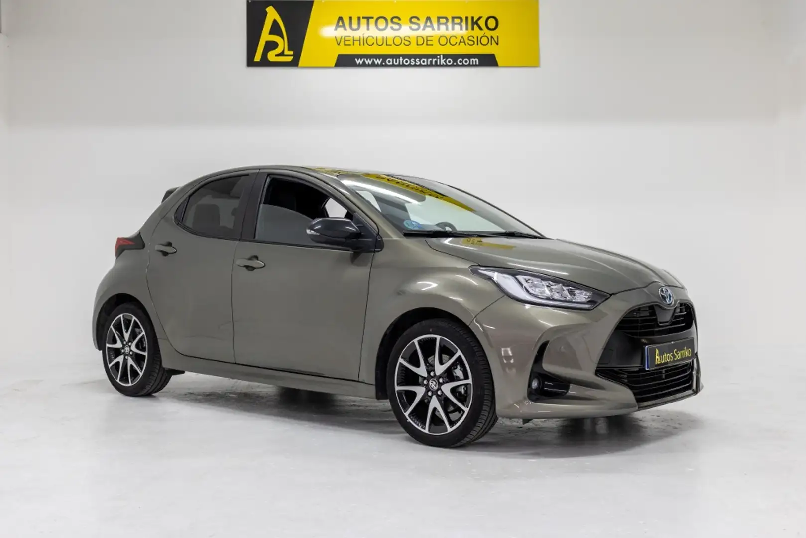 Toyota Yaris 120H 1.5 Style Plus Beige - 1