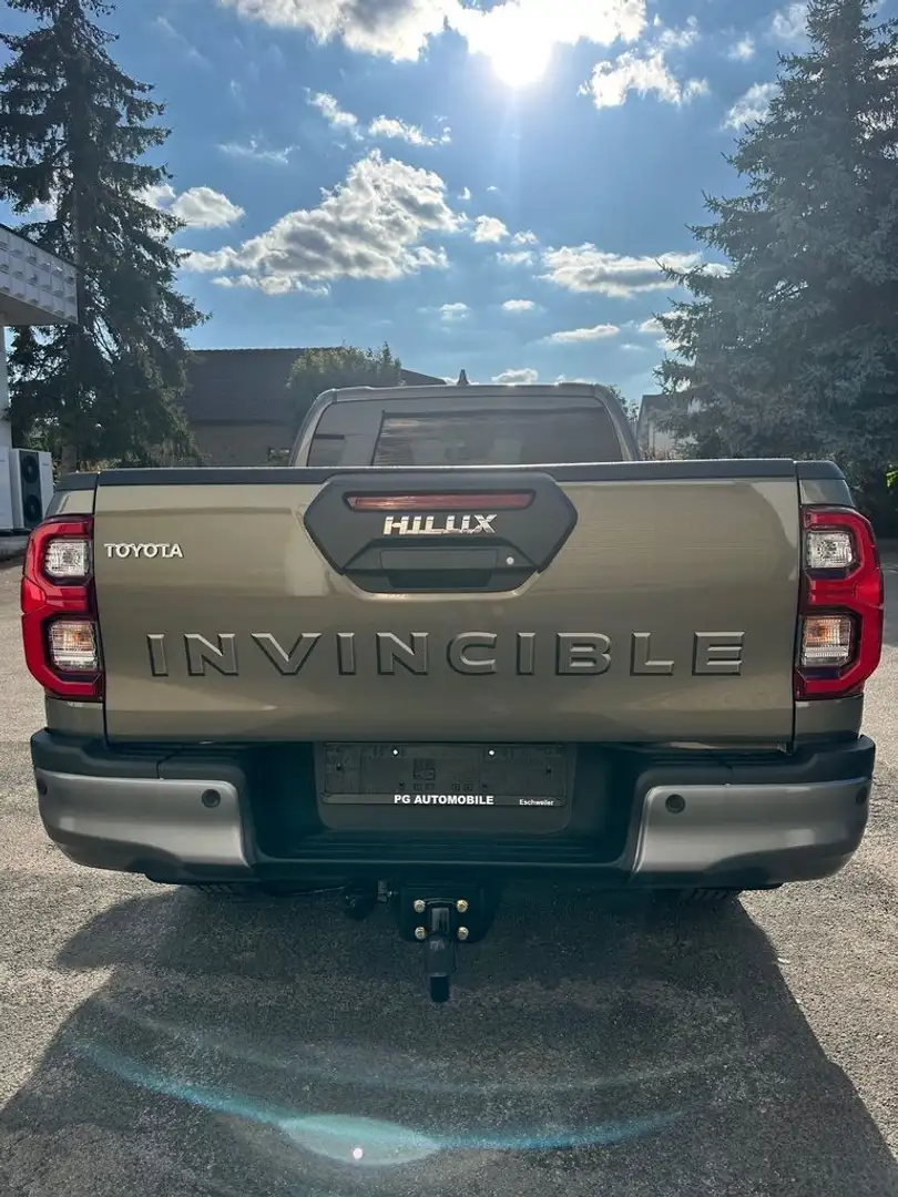 Toyota Hilux EXTRA CAB  2.8, INVINCIBLE, Automatik Groen - 1