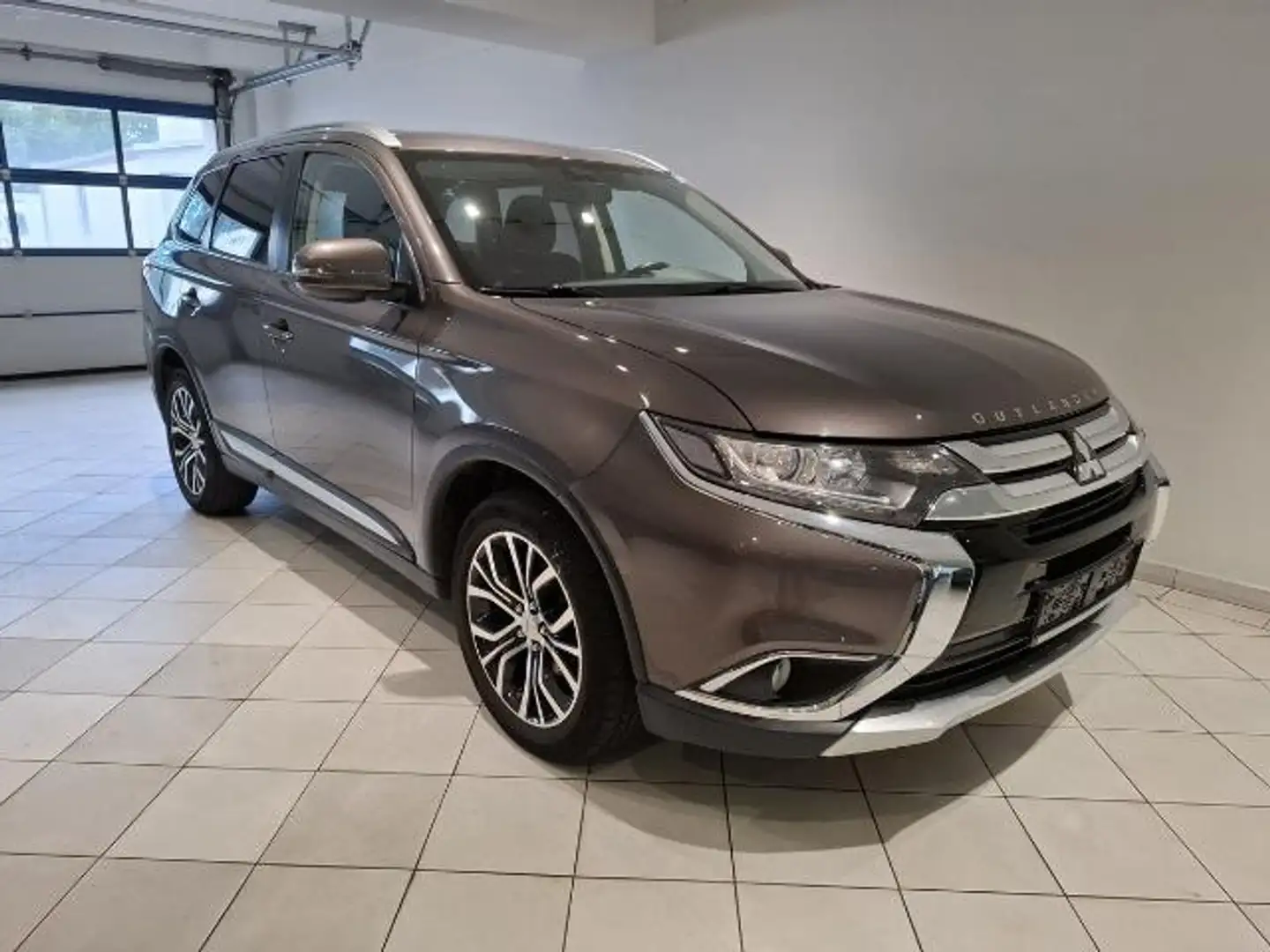 Mitsubishi Outlander 2.0 Edition 100 AHK SHZ bluetooth Bruin - 1