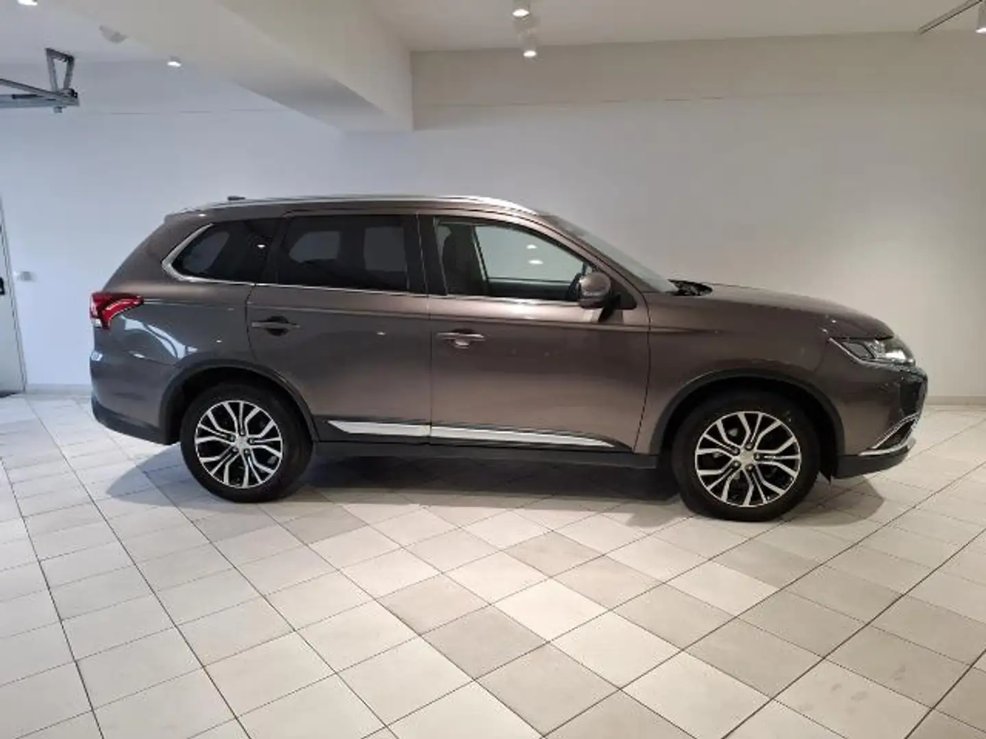 Mitsubishi Outlander 2.0 Edition 100 AHK SHZ bluetooth Bruin - 2