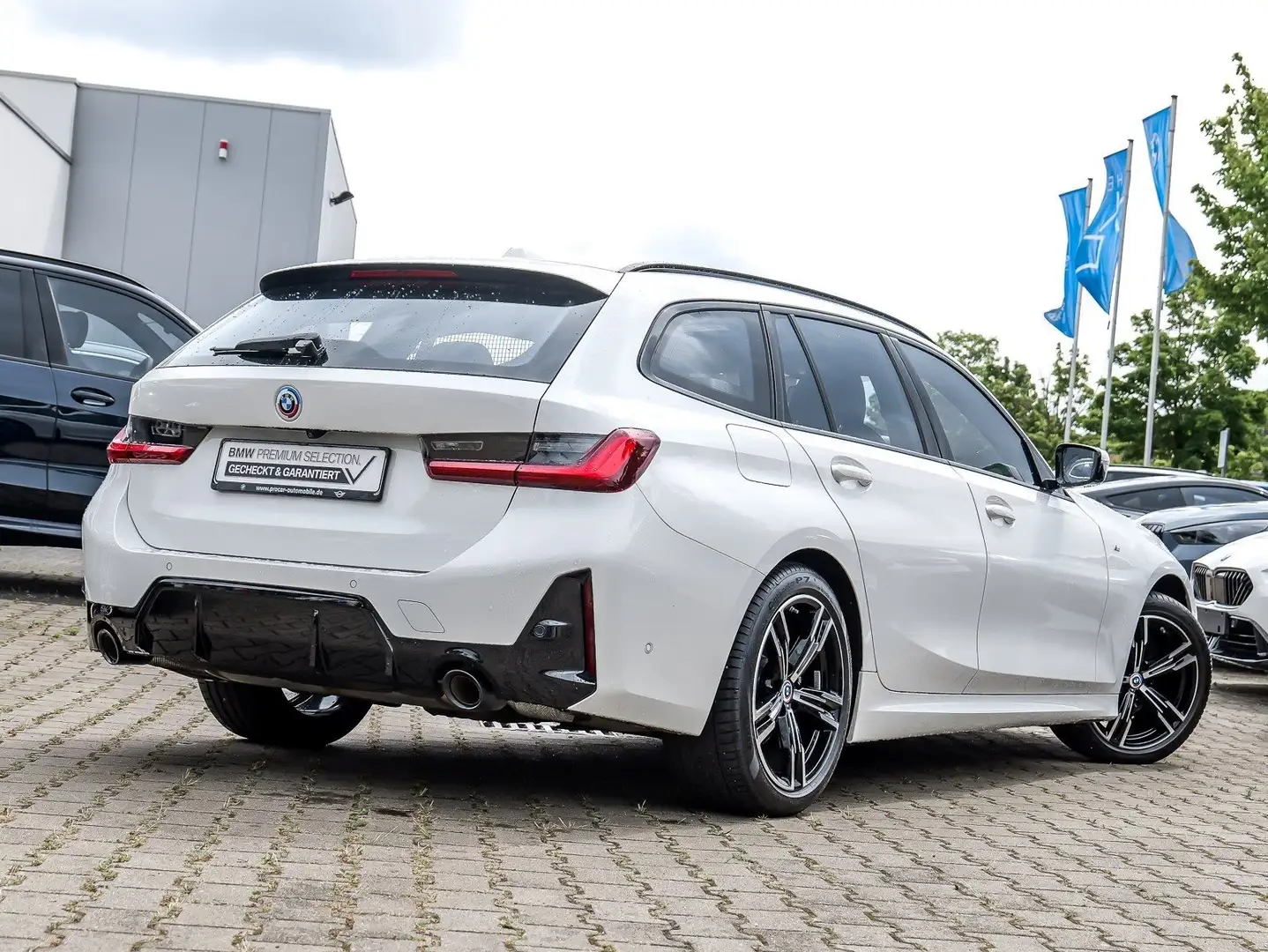 BMW 318 i M Sport Adap.LED Pano H/K HuD DA PA Wit - 2