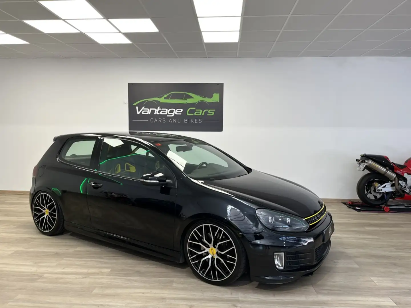 Volkswagen Golf GTI 2.0 TSI Nero - 2