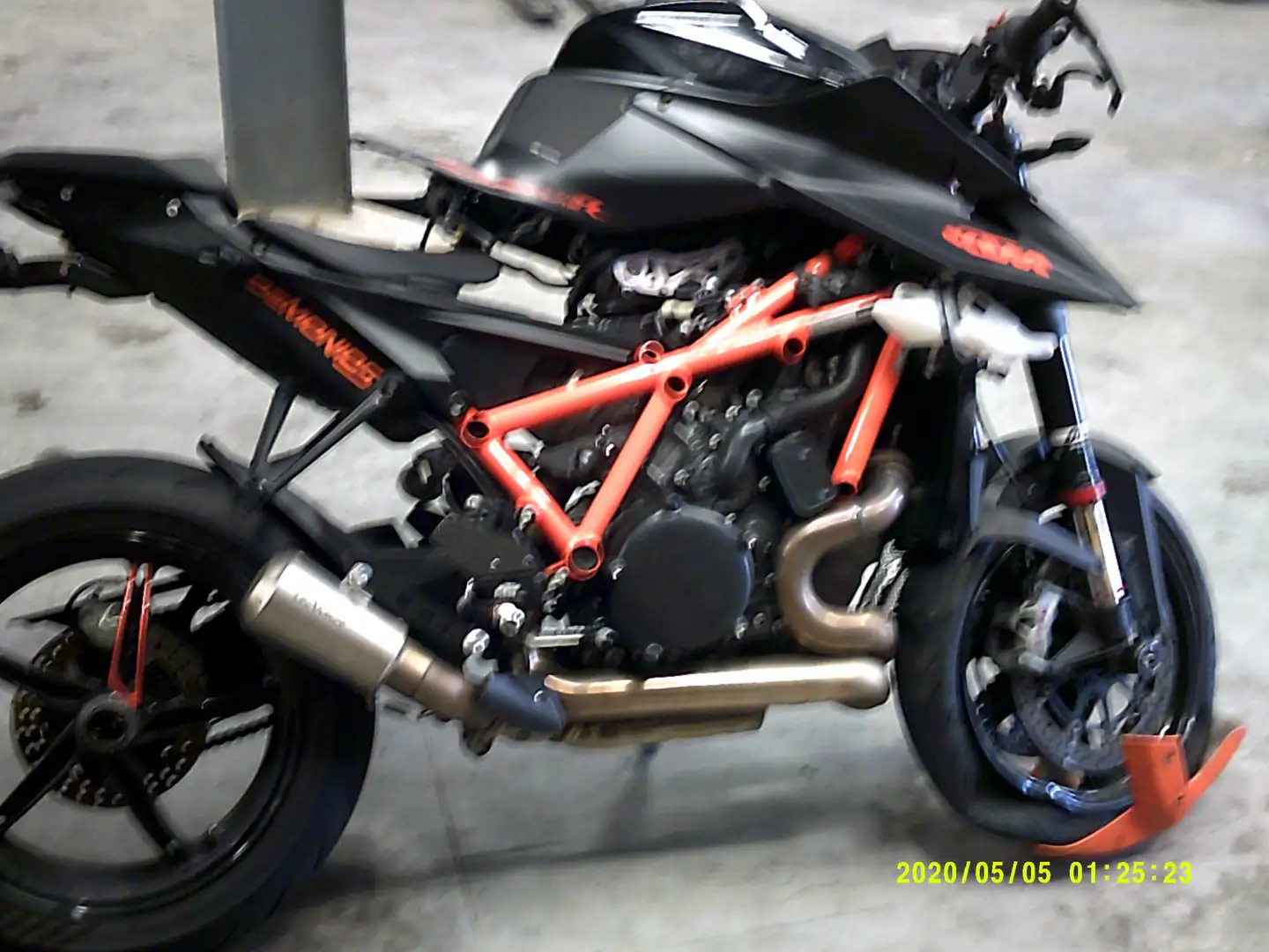KTM 1290 Super Duke R - 1