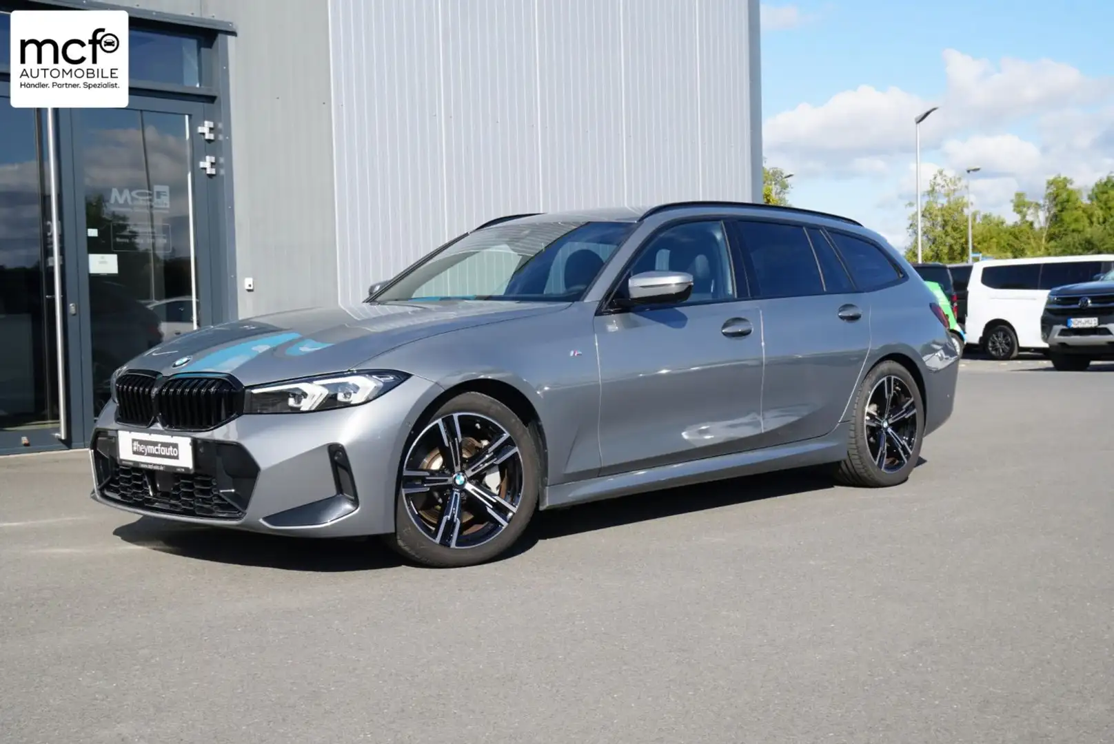 BMW 330 i Touring M Sport 18 Zoll *LED*Live-Cockpit+* Grau - 1