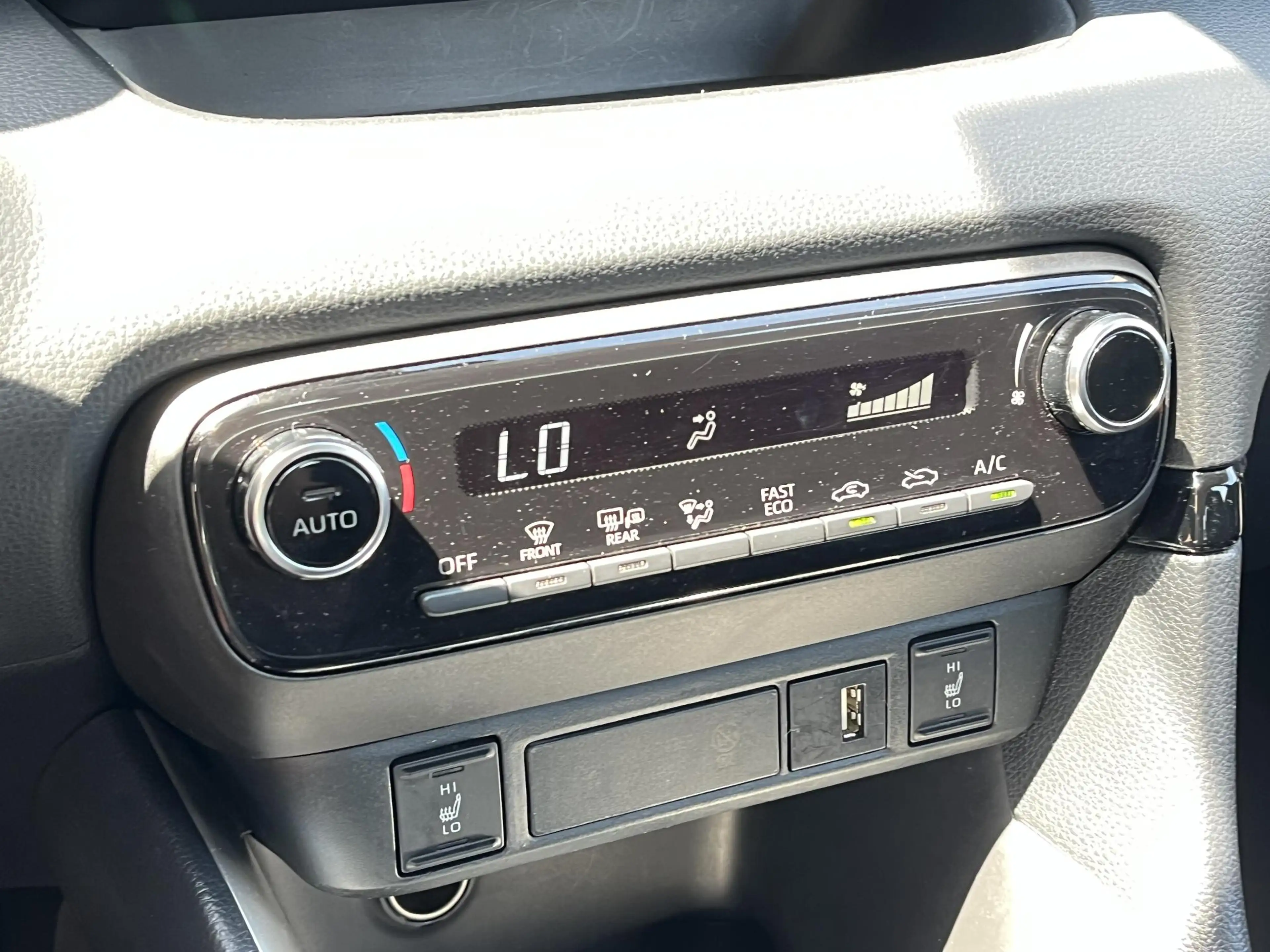 Toyota Yaris Hybrid (Mazda 2) 1.5 Agile Stoel/stuurverwarming, — photo 4