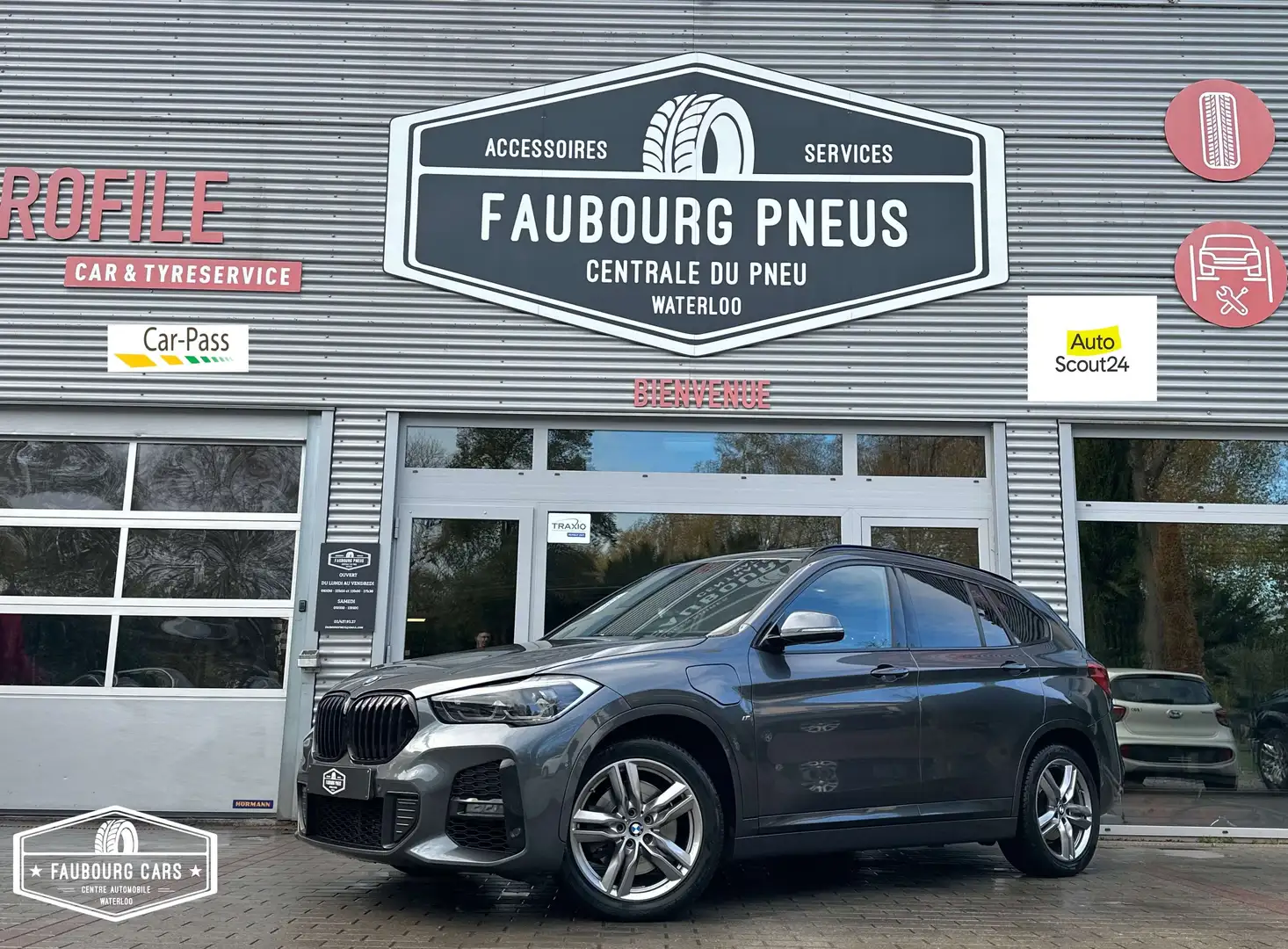 BMW X1 *TVA-21%-VAT*FULL-OPTION*HISTORIQUE-100%-BMW*PANO* Gris - 1