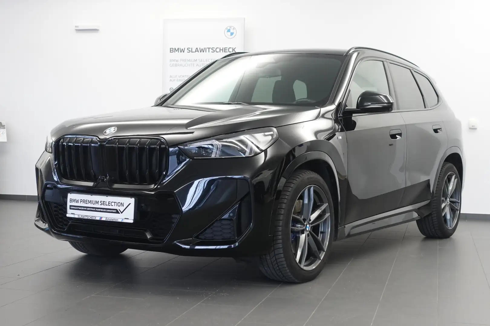 BMW X1 xDrive23d U11 Schwarz - 1