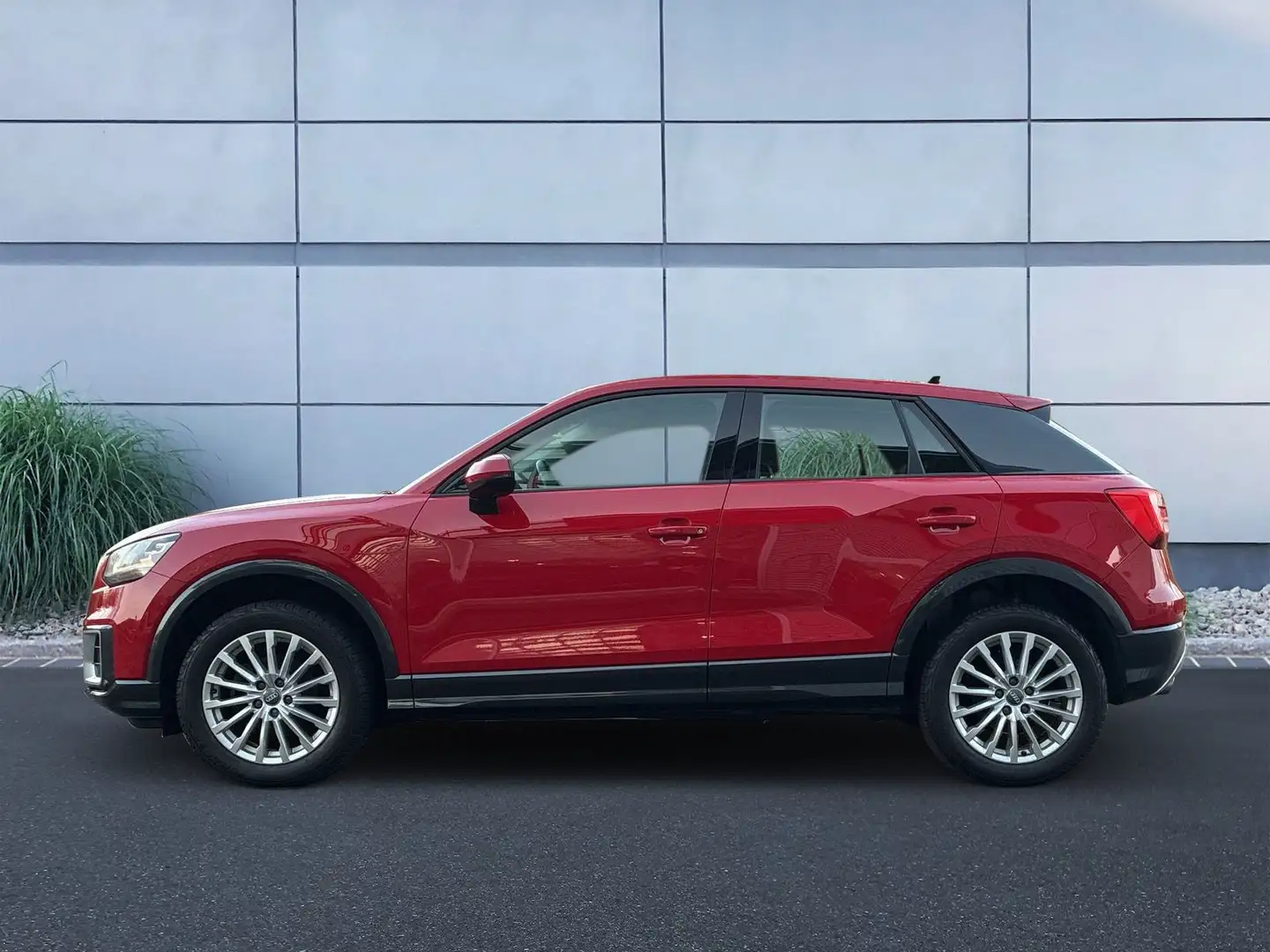 Audi Q2 Design 35 TFSI S tronic Navi AHK Tempomat Sit Rot - 2