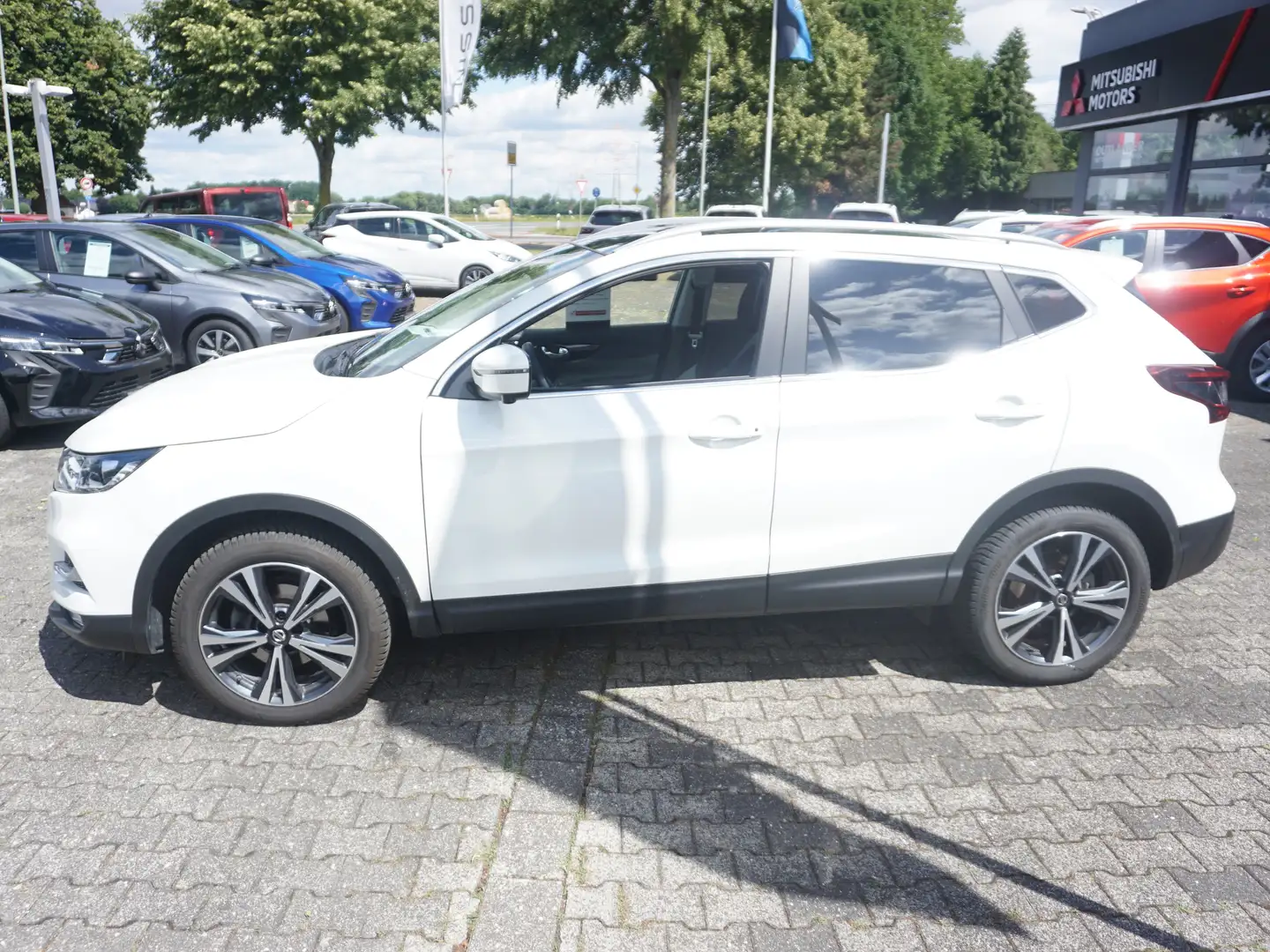 Nissan Qashqai 1.3 DIG-T DCT N-CONNECTA PANO FSH SHZ Blanc - 2
