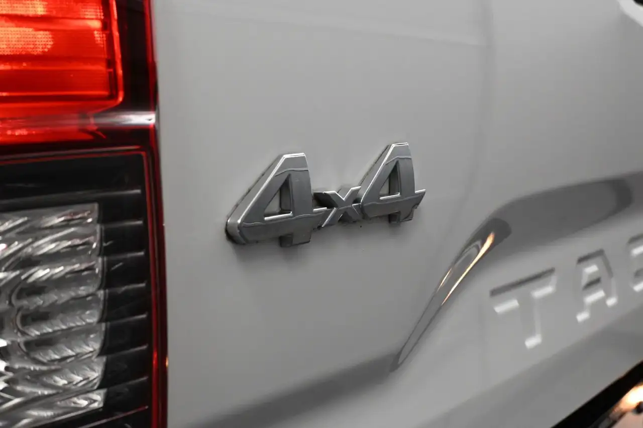 Toyota Tacoma снимка Toyota Tacoma