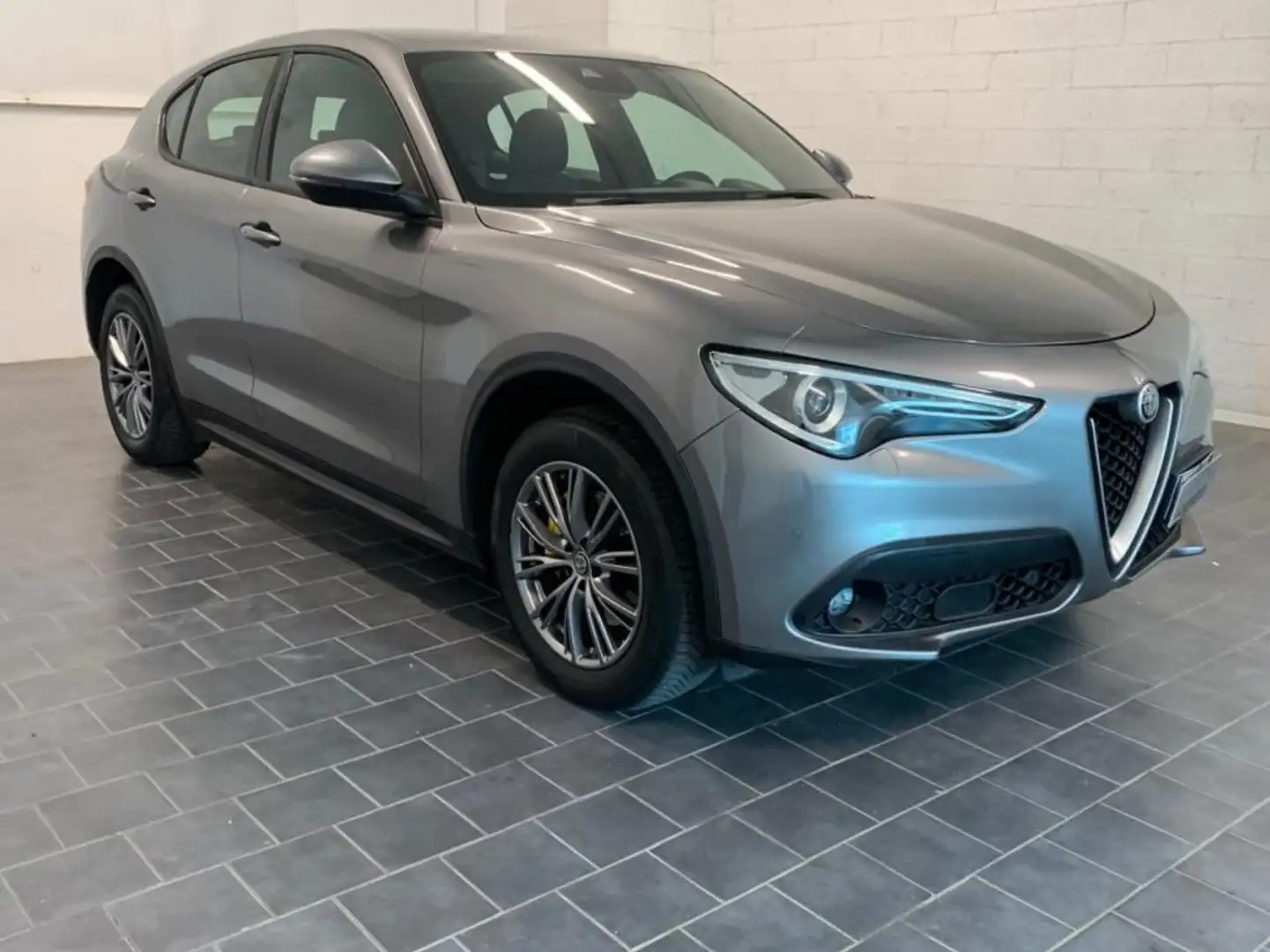 Alfa Romeo Stelvio 2.2 Turbodiesel 210 CV AT8 Q4 Executive Grigio - 1