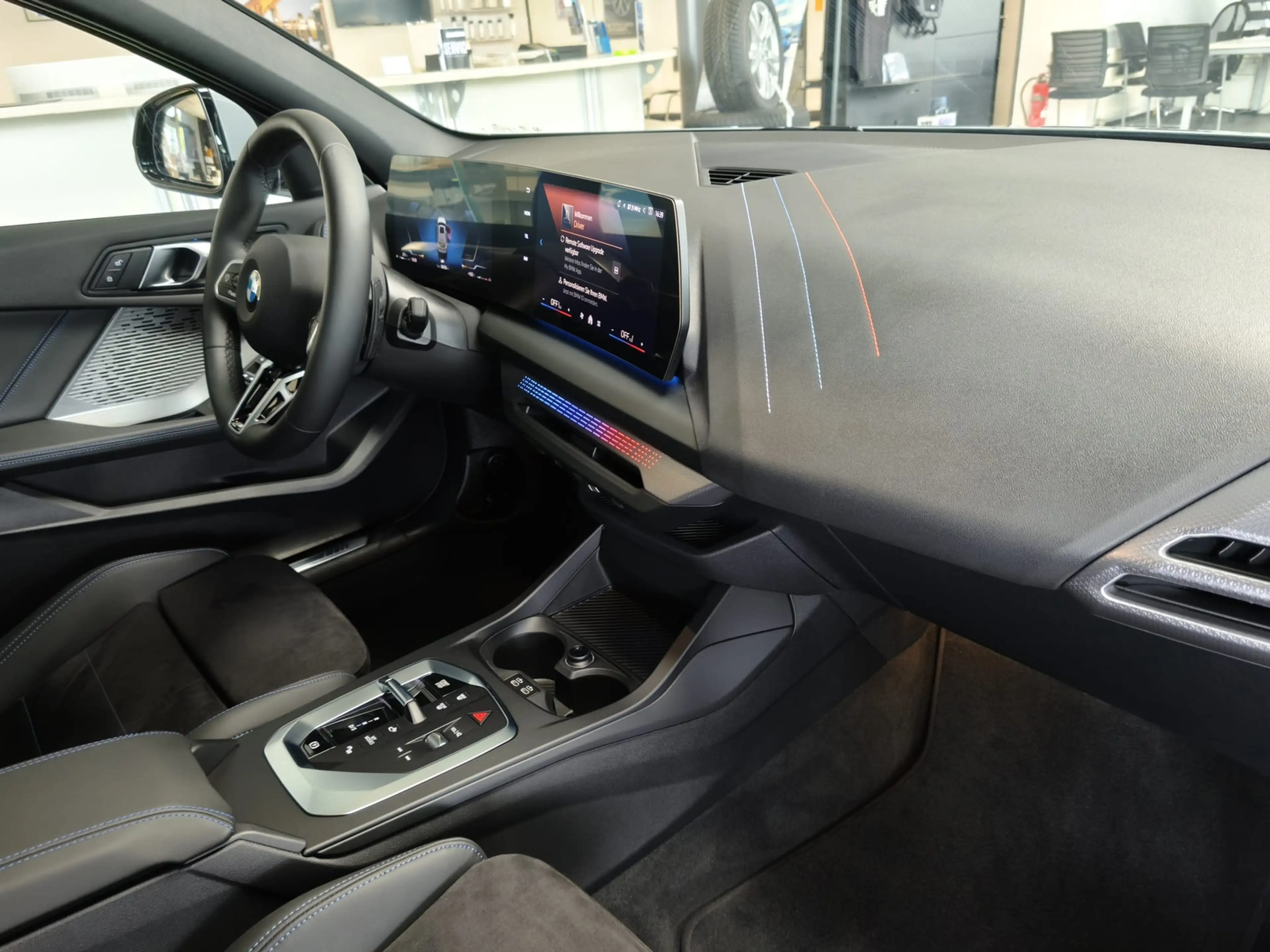 BMW 120 i M Sport Dr.As+/19"/ACC/PANO/RFK — photo 11