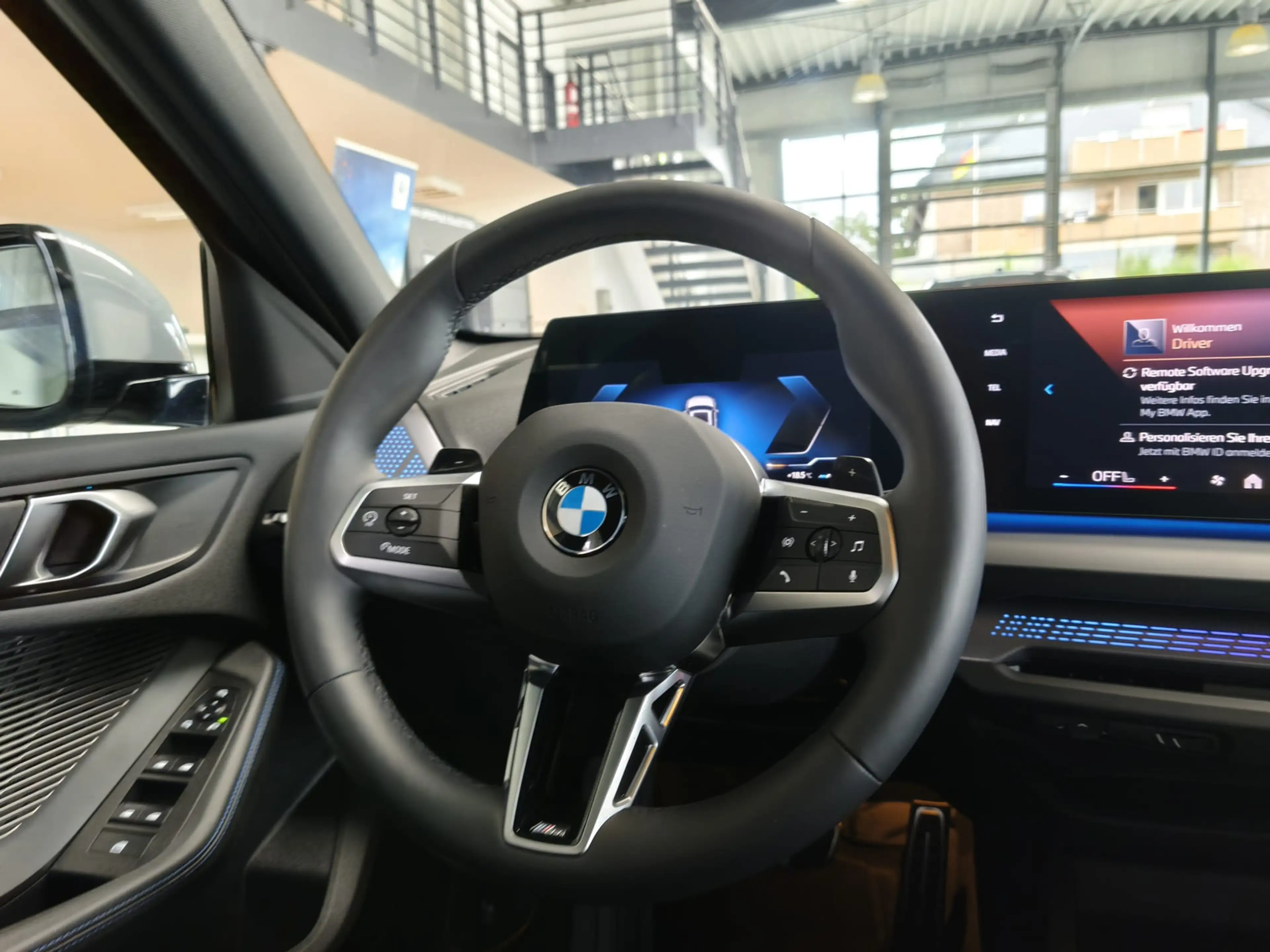 BMW 120 i M Sport Dr.As+/19"/ACC/PANO/RFK — photo 10