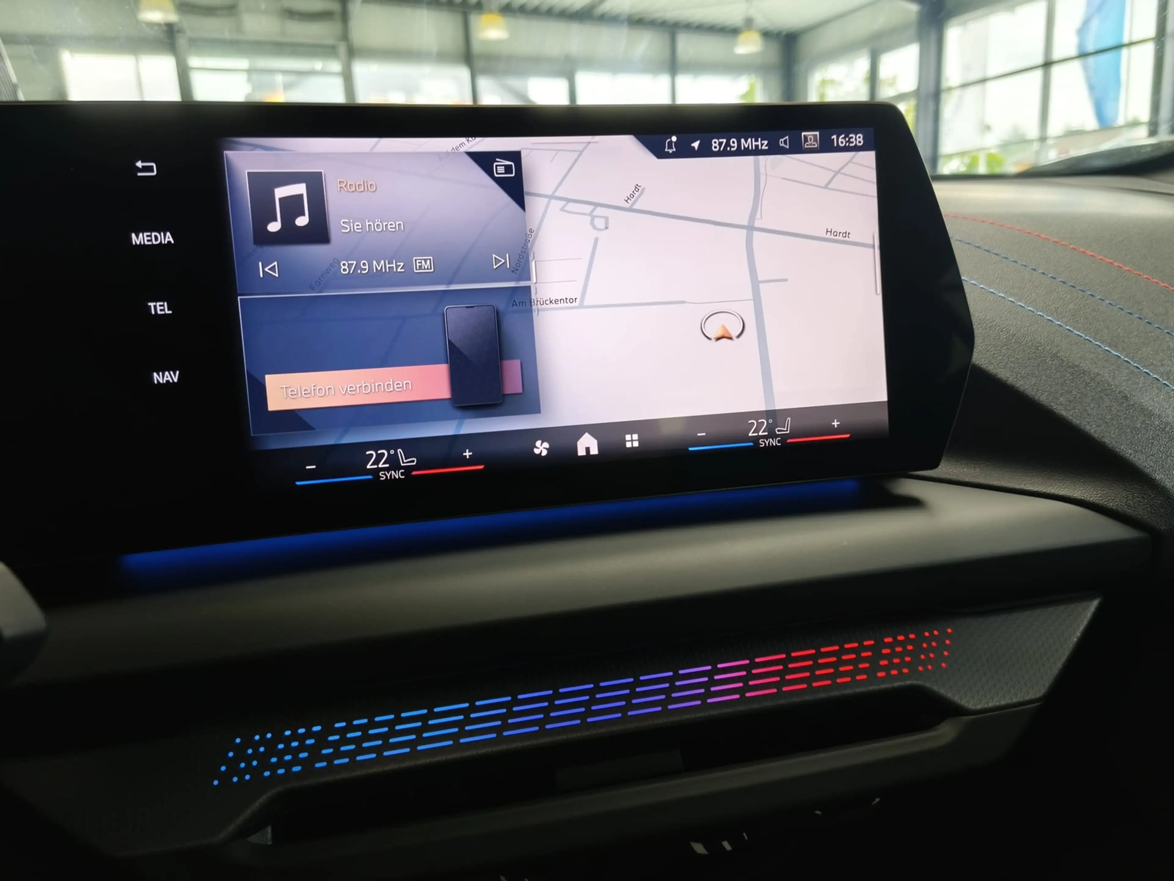 BMW 120 i M Sport Dr.As+/19"/ACC/PANO/RFK — photo 12