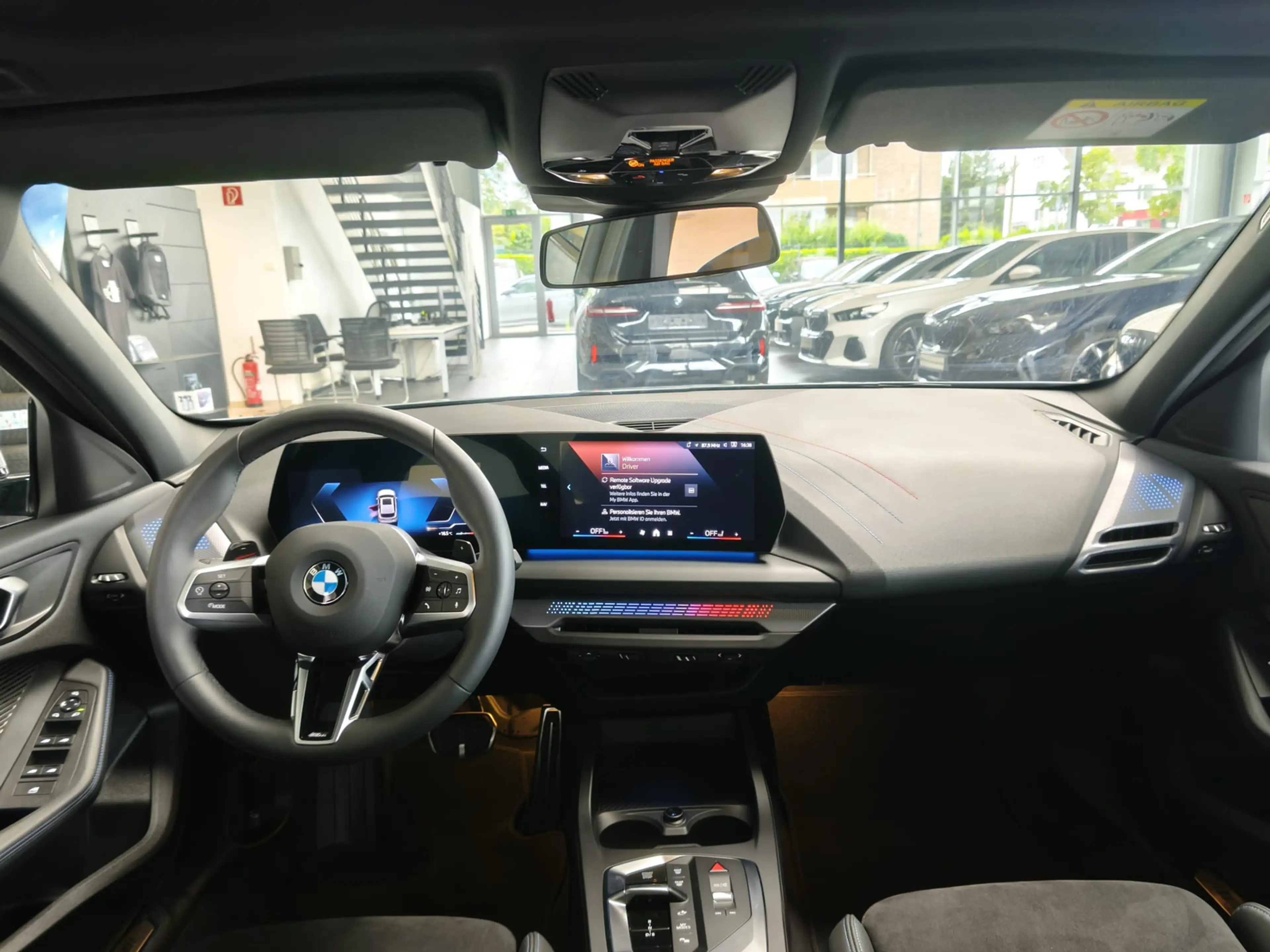 BMW 120 i M Sport Dr.As+/19"/ACC/PANO/RFK — photo 9