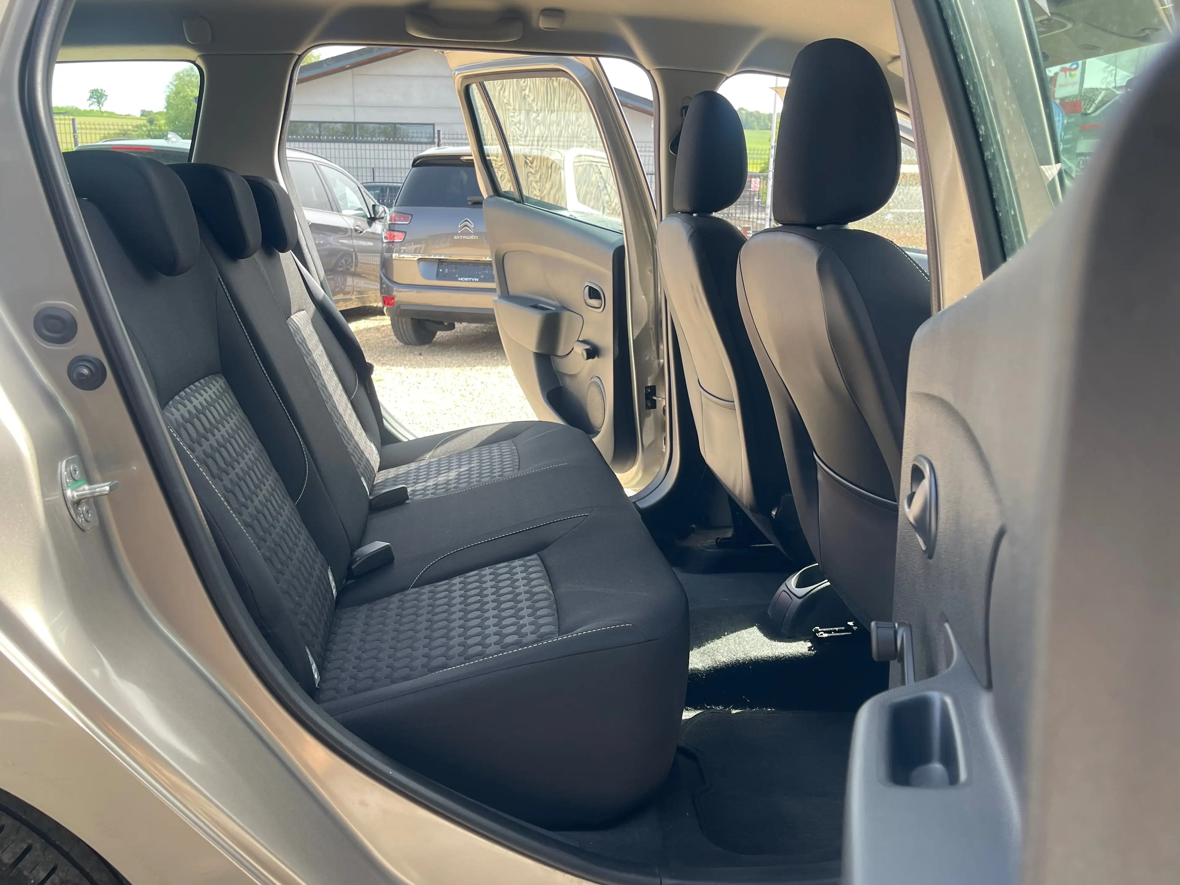 Dacia Logan MCV 1.5 dCi Laureate*NAVI*CLIM*GARANTIE 1AN — photo 8