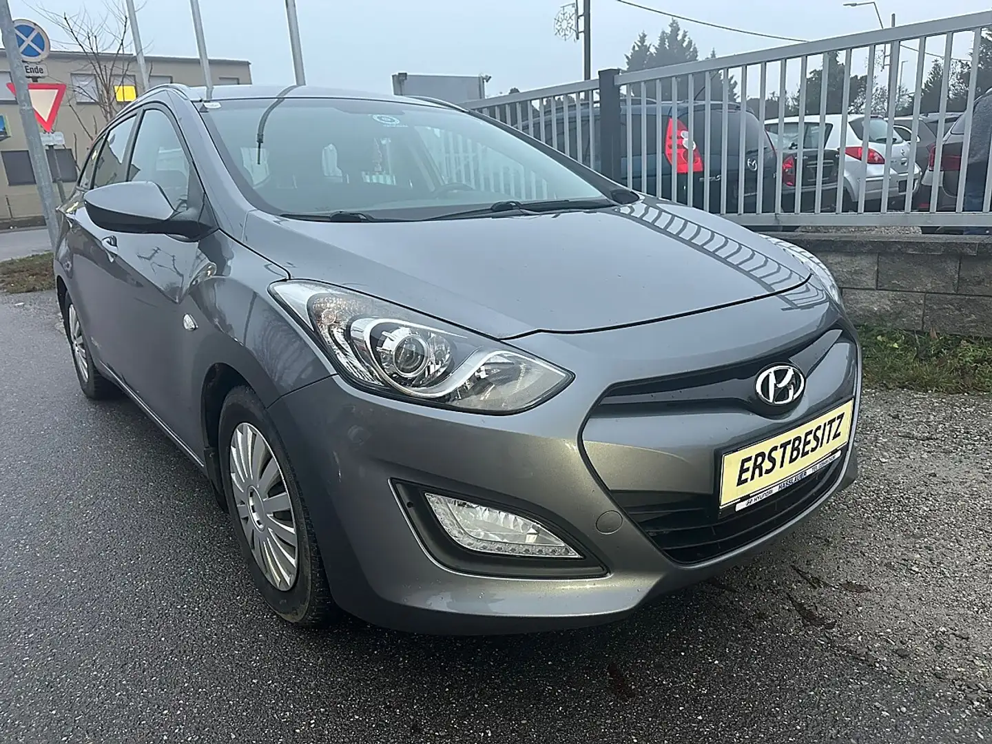 Hyundai i30 1,6 CRDi Premium Grau - 1