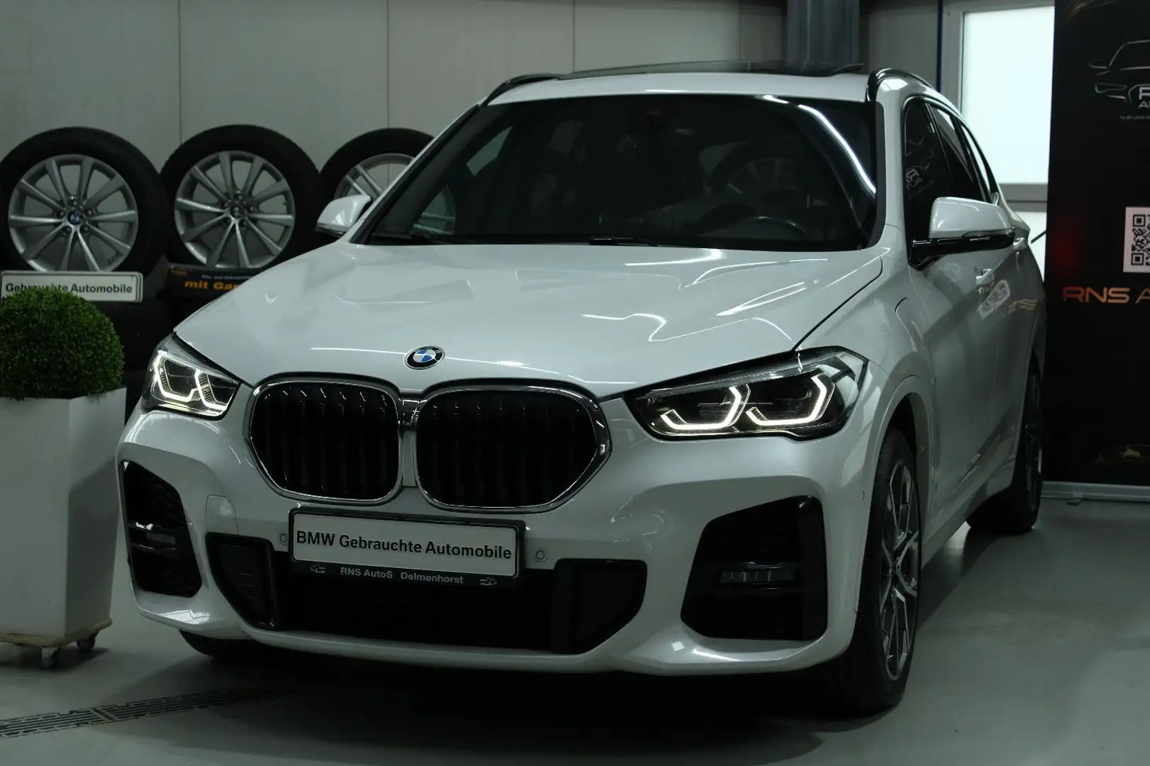 BMW X1 xDrive25e M Sport,Panor.Kamera Weiß - 1