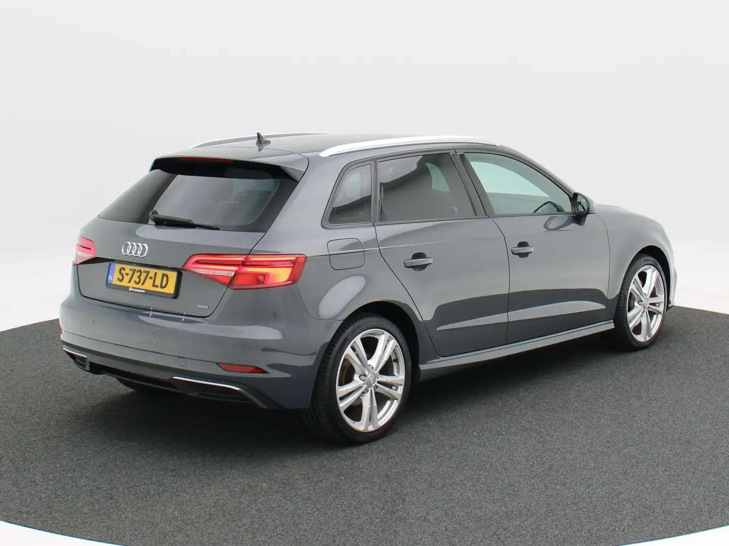 Audi A3 Sportback 40 e-tron 204 Pk Automaat Advance Sport Gris - 2