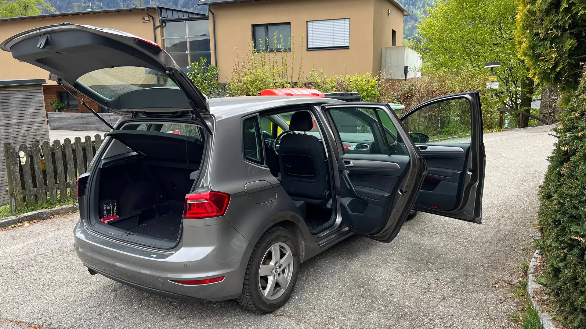 Volkswagen Golf Sportsvan Golf Sportsvan Rabbit BMT 1,2 TSI DSG Rabbit Grau - 1