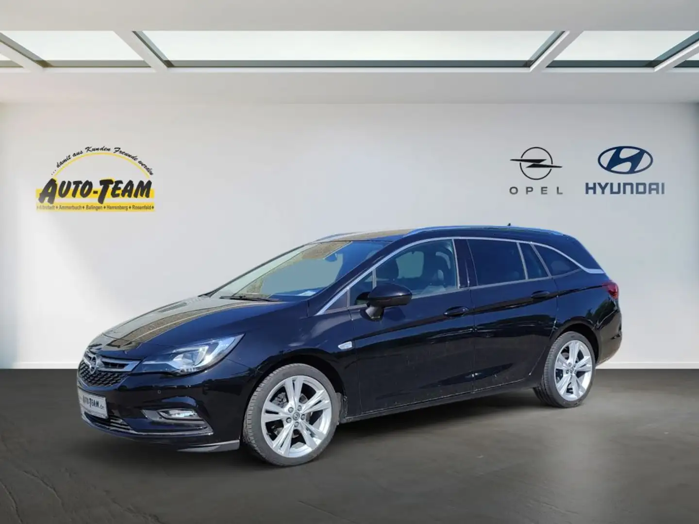 Opel Astra 1.6 Turbo Start/Stop Sports Tourer Innovation Zwart - 1