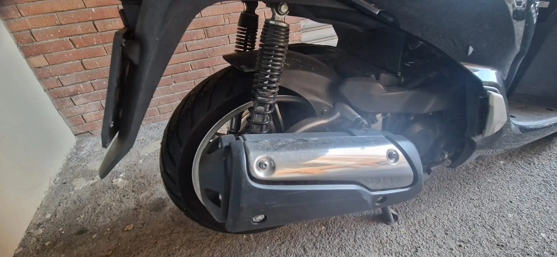 Honda SH 300 Negro - 2