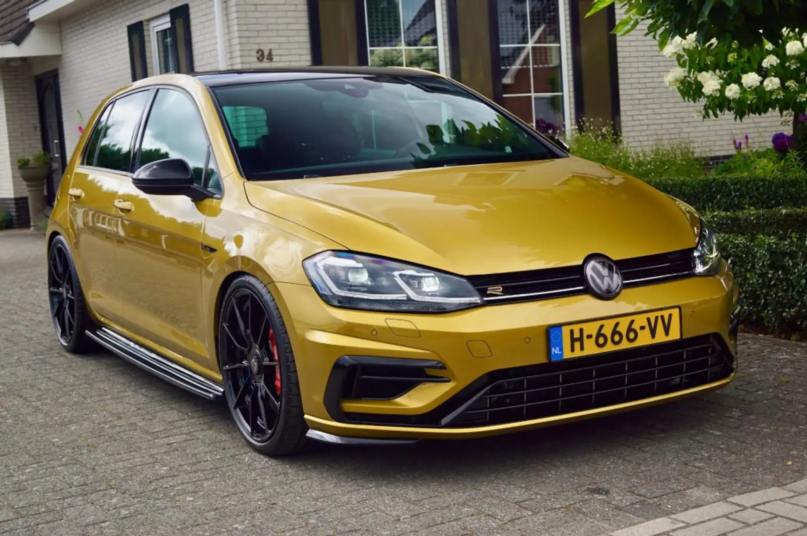 Volkswagen Golf R R 2.0 TSI 4-motion (400pk) Akra/Porsche remmen/Mot Amarillo - 1