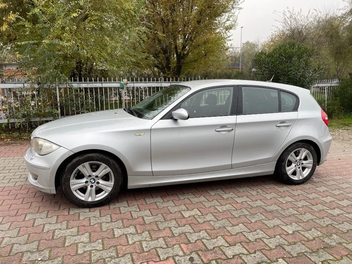 BMW 118 d cat 5 porte Attiva DPF Zilver - 2