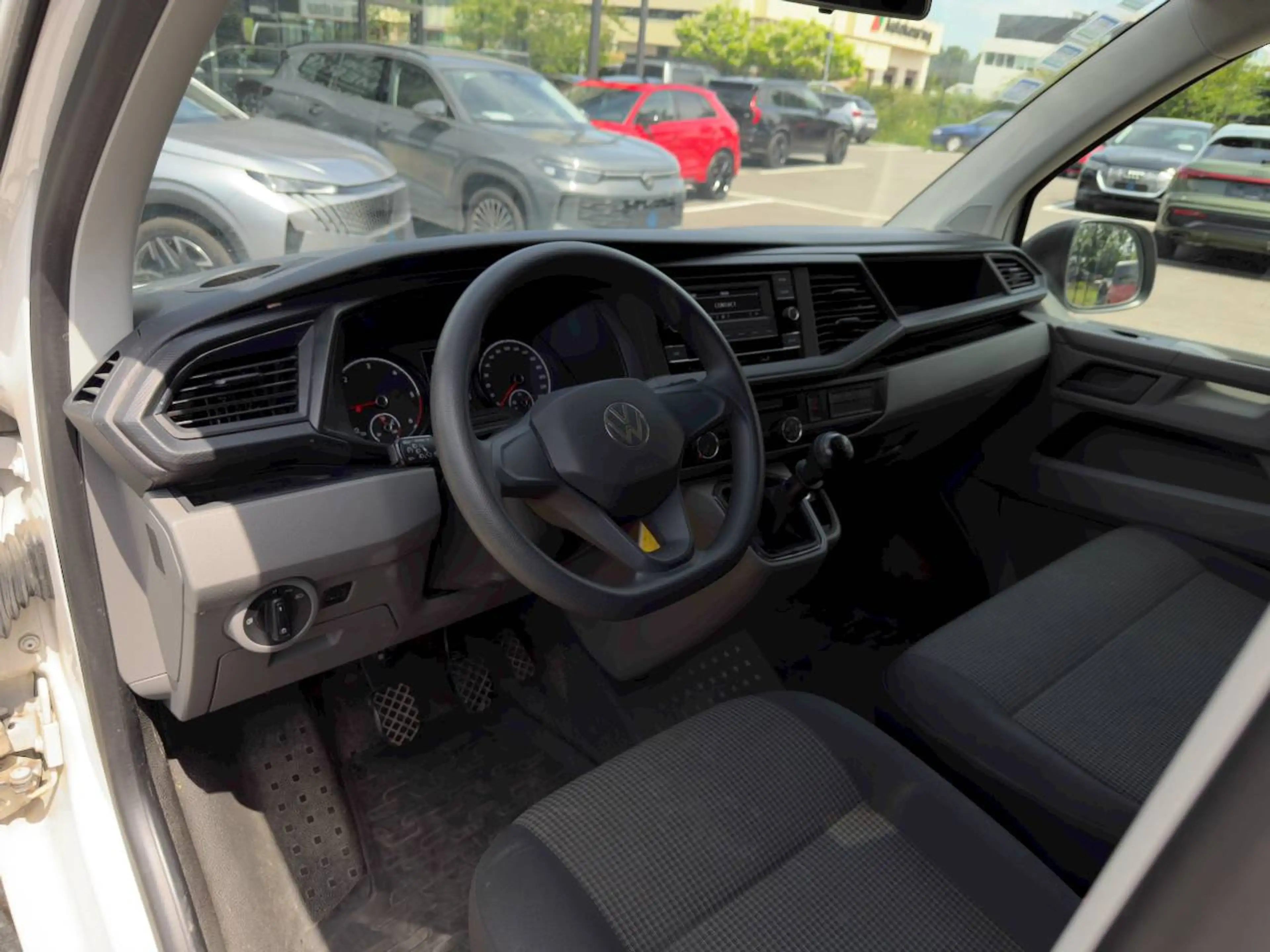 Volkswagen T6.1 Transporter 2.0 TDi LANG L2 BMT COMFORTLINE TREKHAAK **BTW** — photo 4