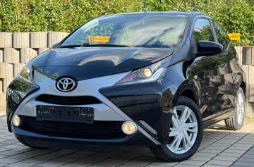 Aygo x-play |1. Hand|Kamera|Klima|BT|8x bereift