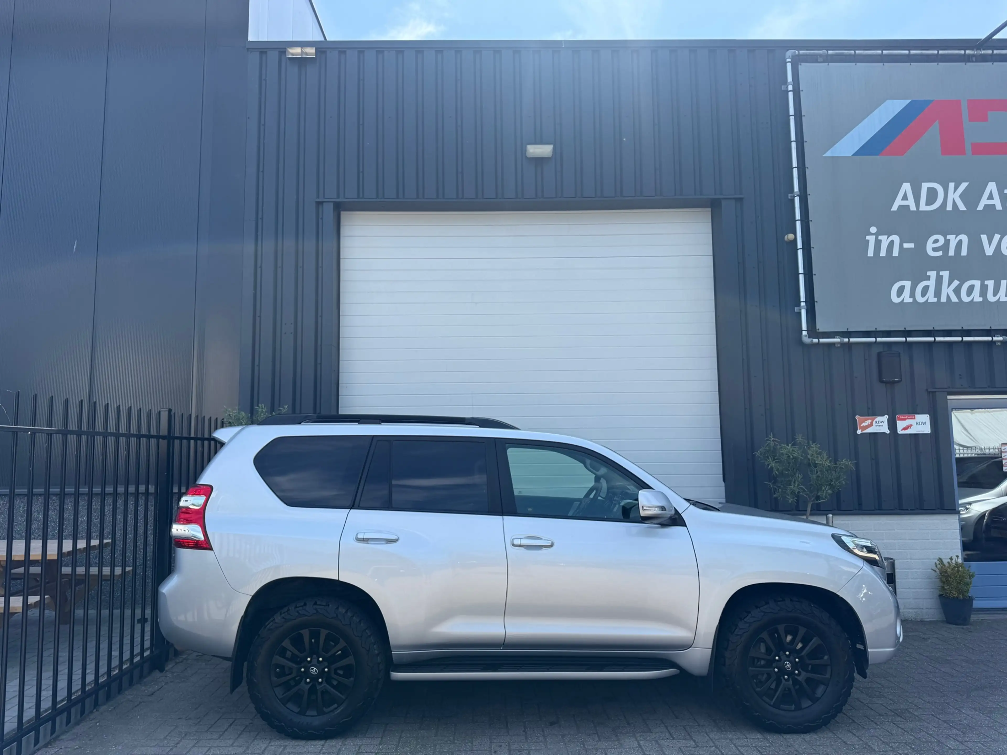 Toyota Land Cruiser 3.0 D-4D-F VX High Roof Window Van EX BTW/BOMVOL — photo 4
