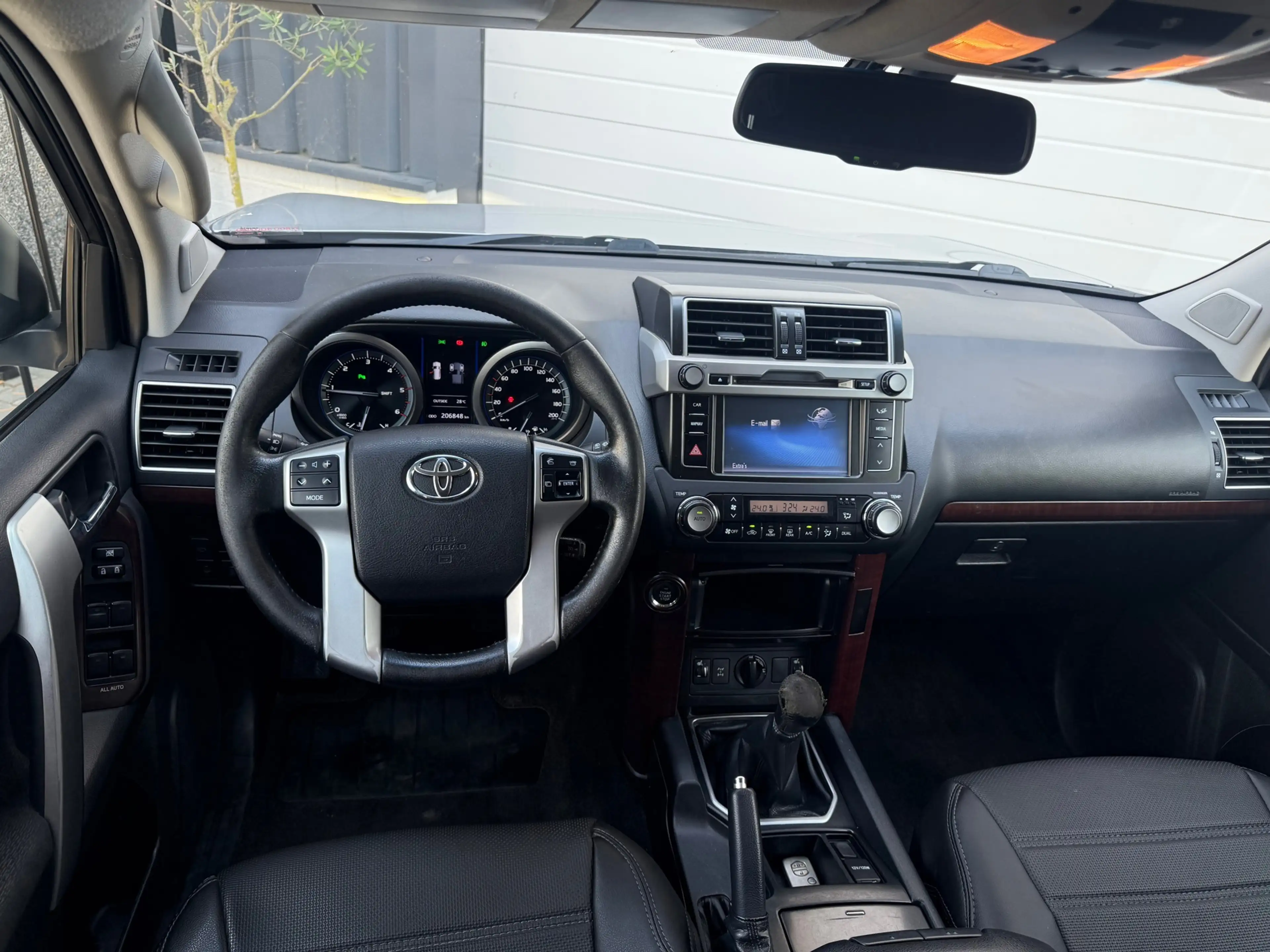 Toyota Land Cruiser 3.0 D-4D-F VX High Roof Window Van EX BTW/BOMVOL — photo 10